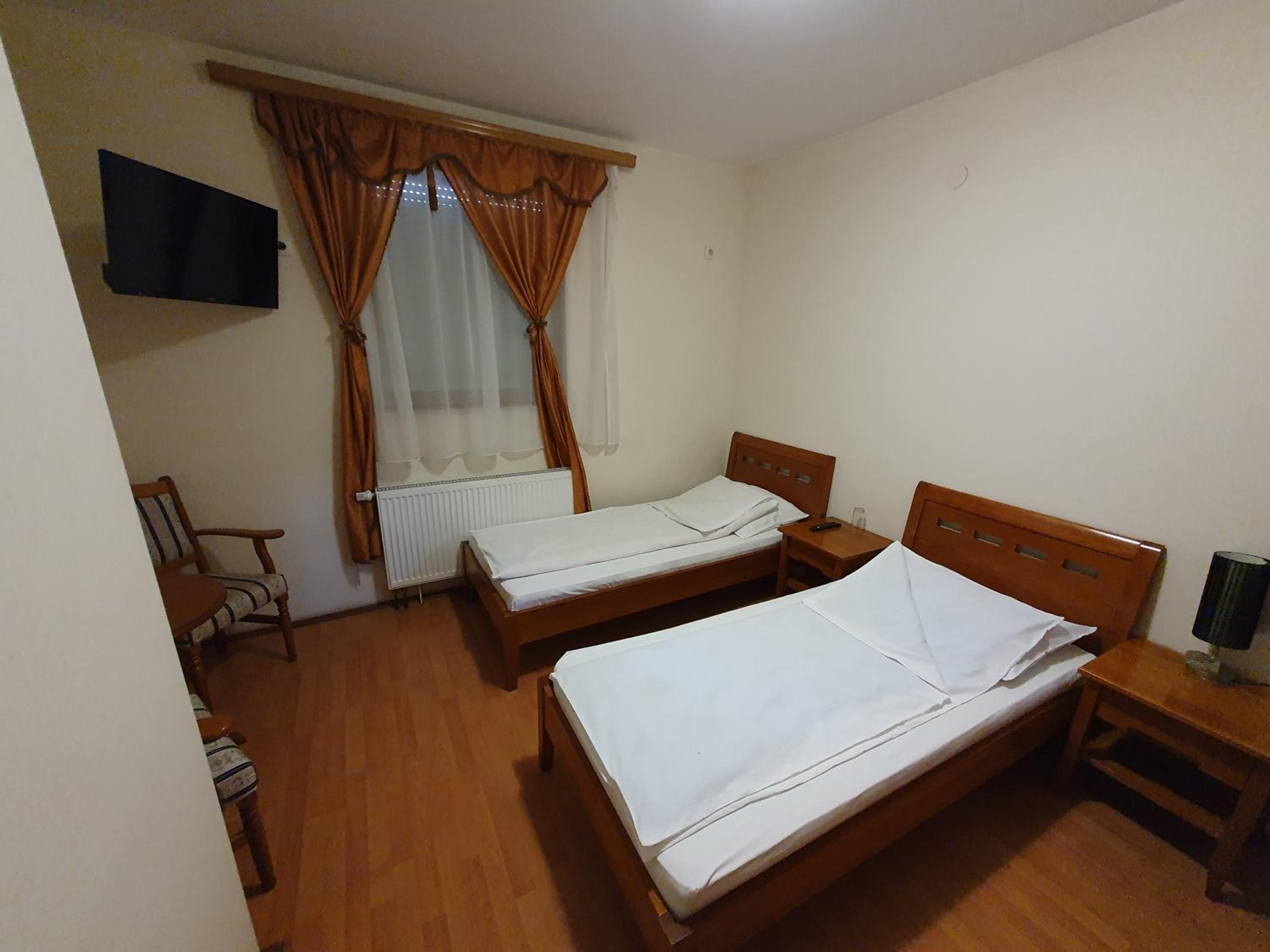 Deluxe Twin Room photo 3
