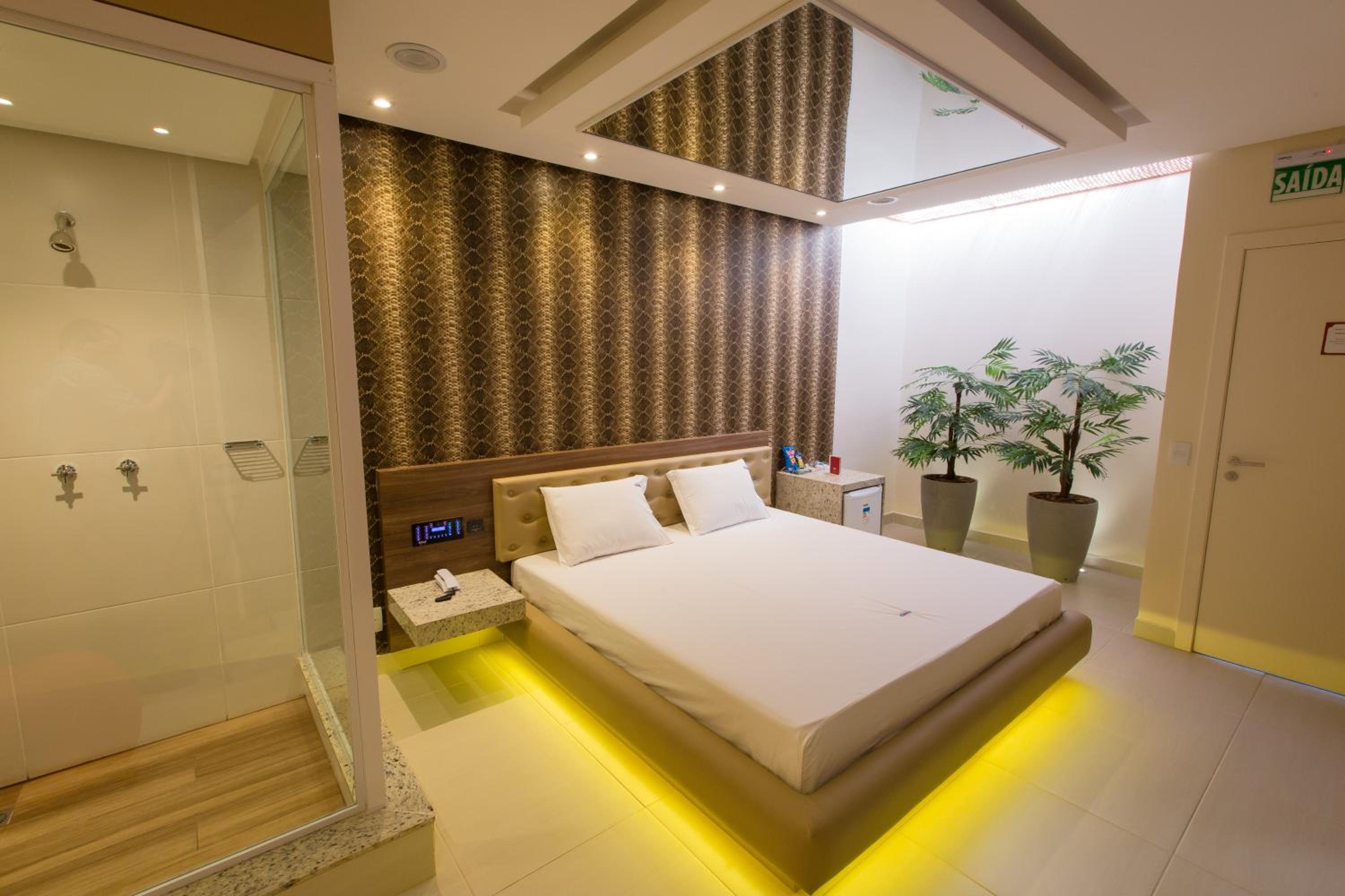 Standard Suite - Photo 1