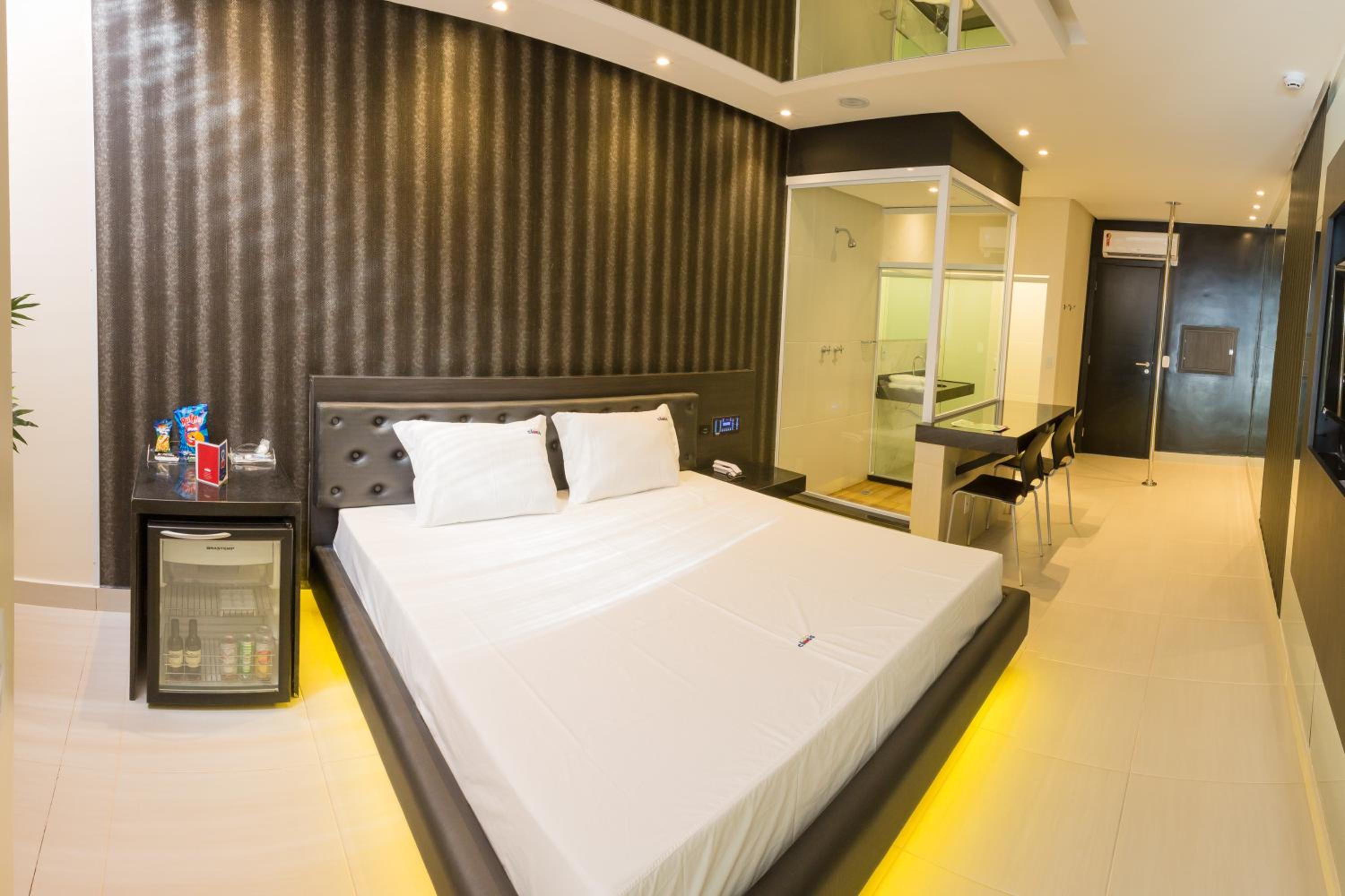 Standard Suite - Photo 10