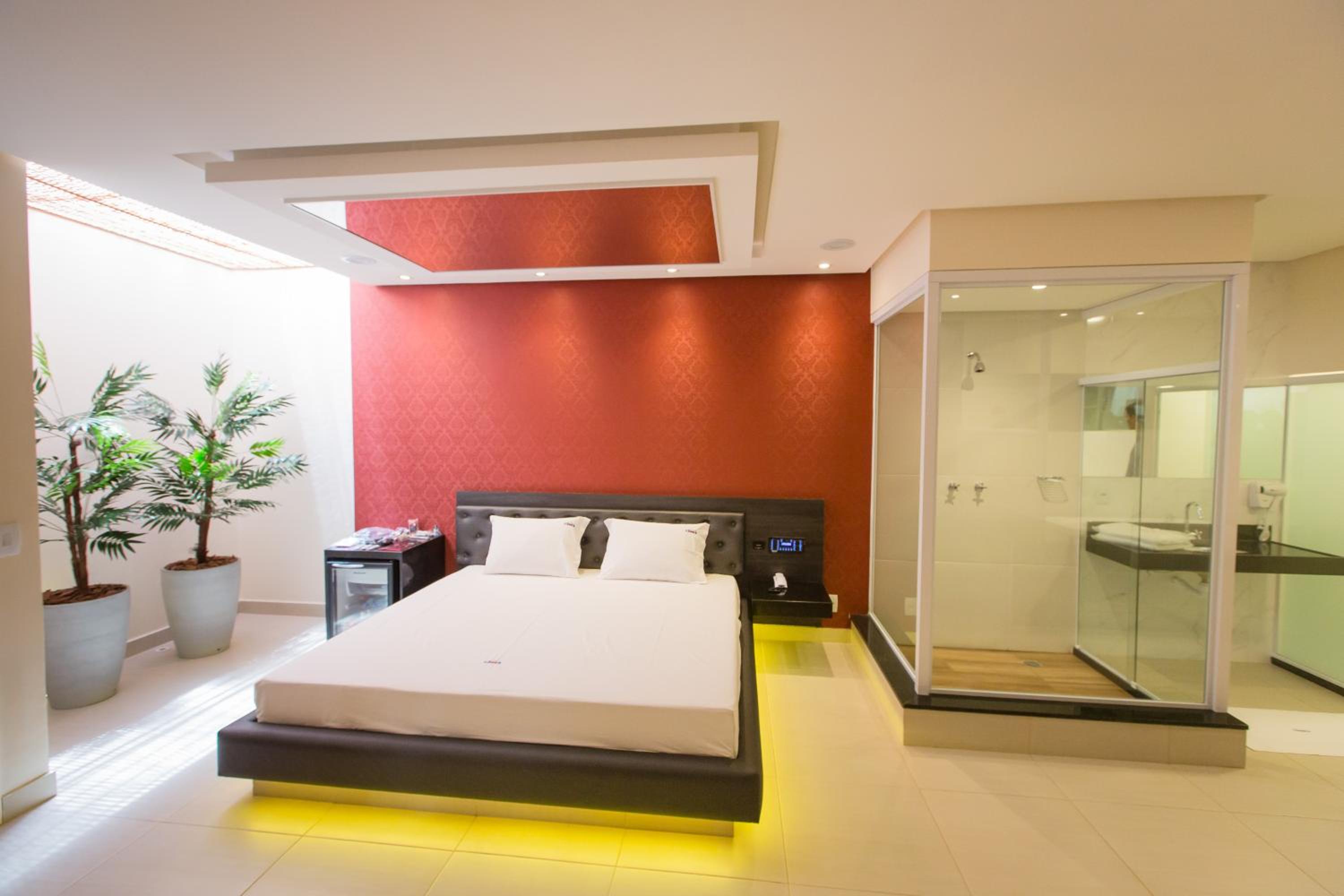 Standard Suite - Photo 9