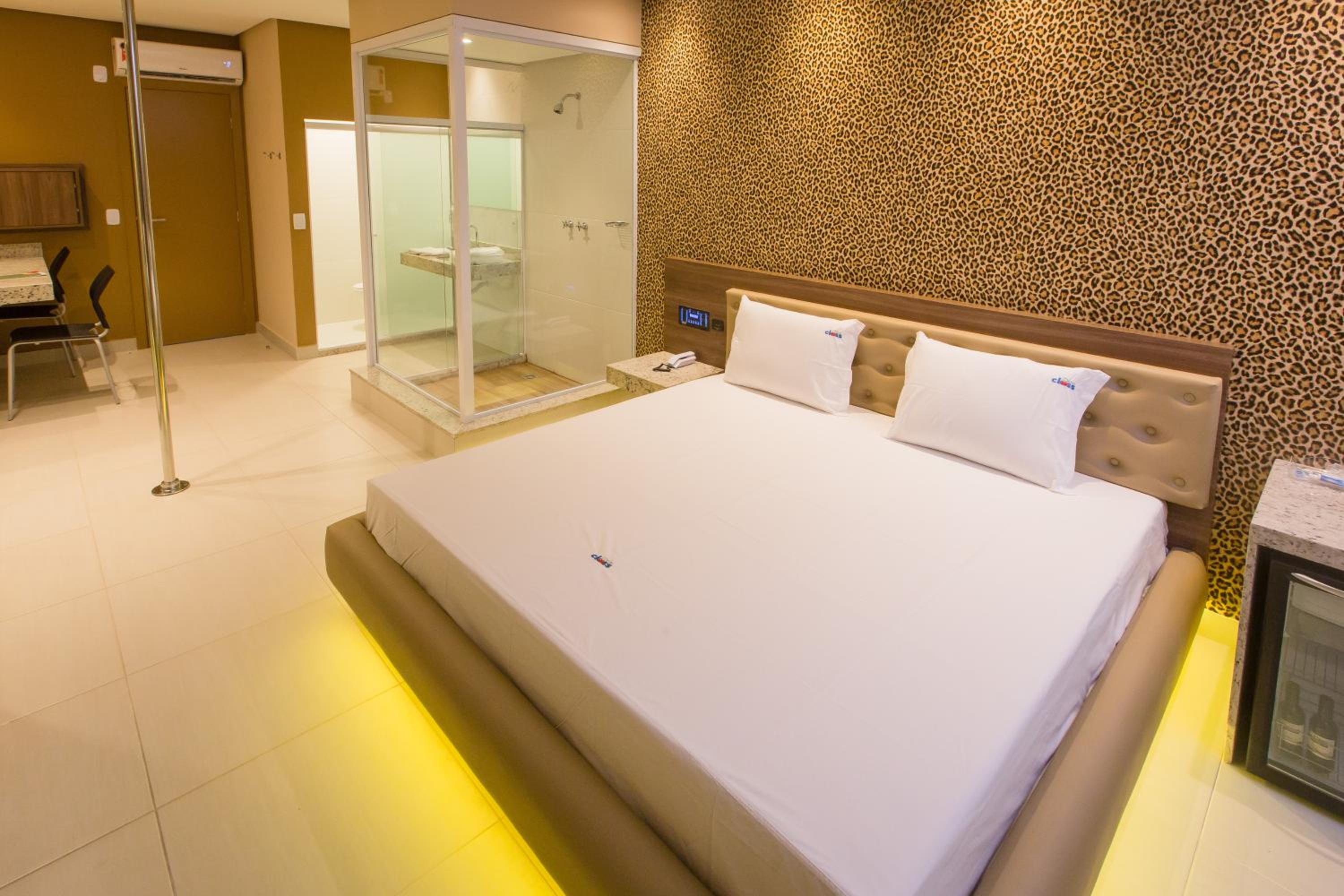 Standard Suite - Photo 8