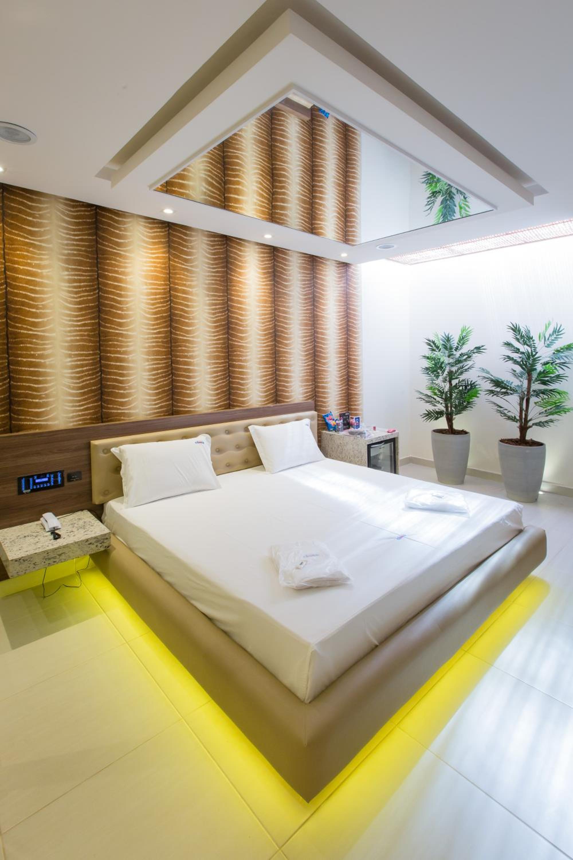 Standard Suite - Photo 4