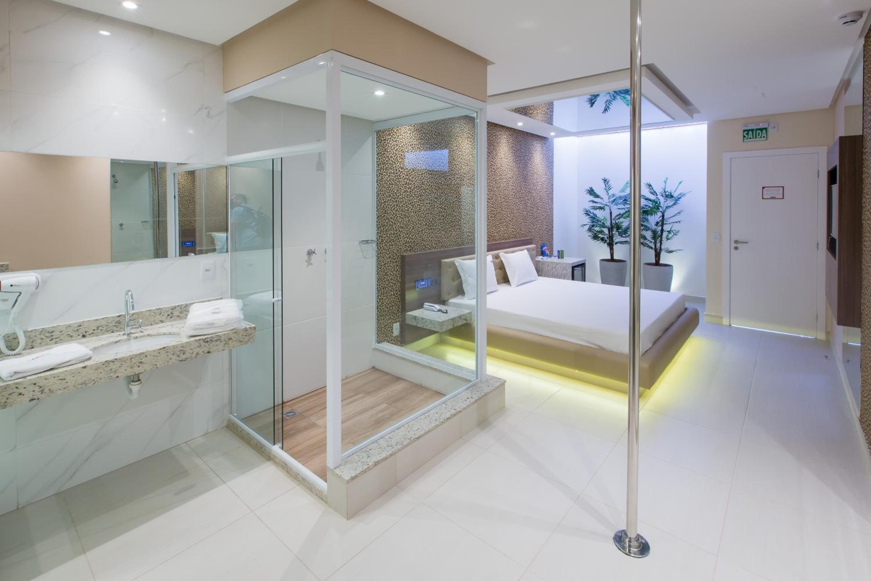 Standard Suite - Photo 5