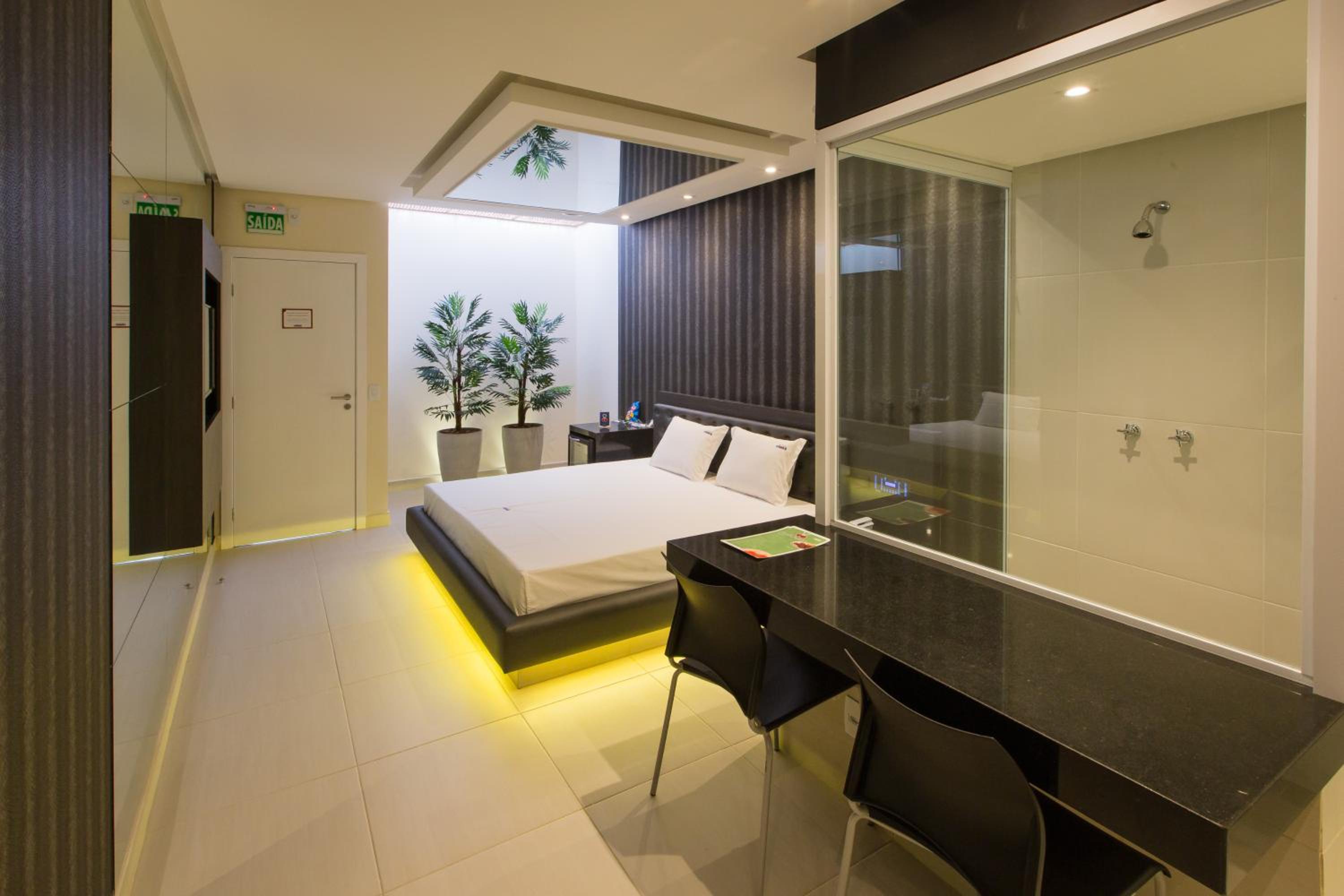 Standard Suite - Photo 11