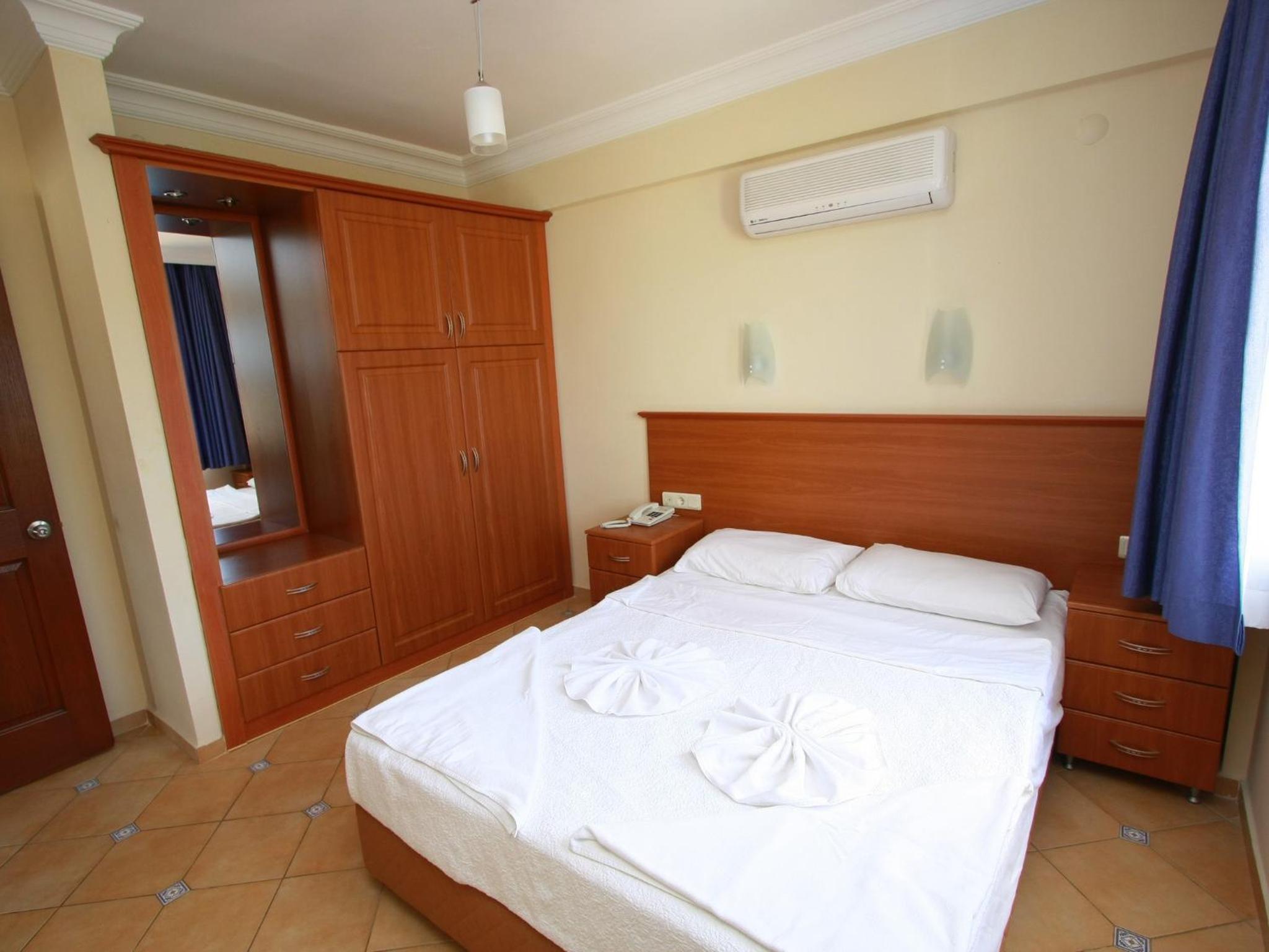 Deluxe One-Bedroom Apartment photo 2