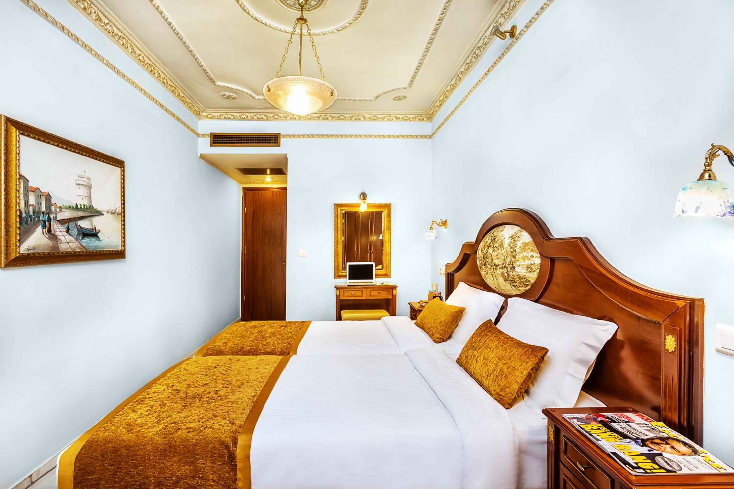 Standard (Twin Bed) City View photo 3