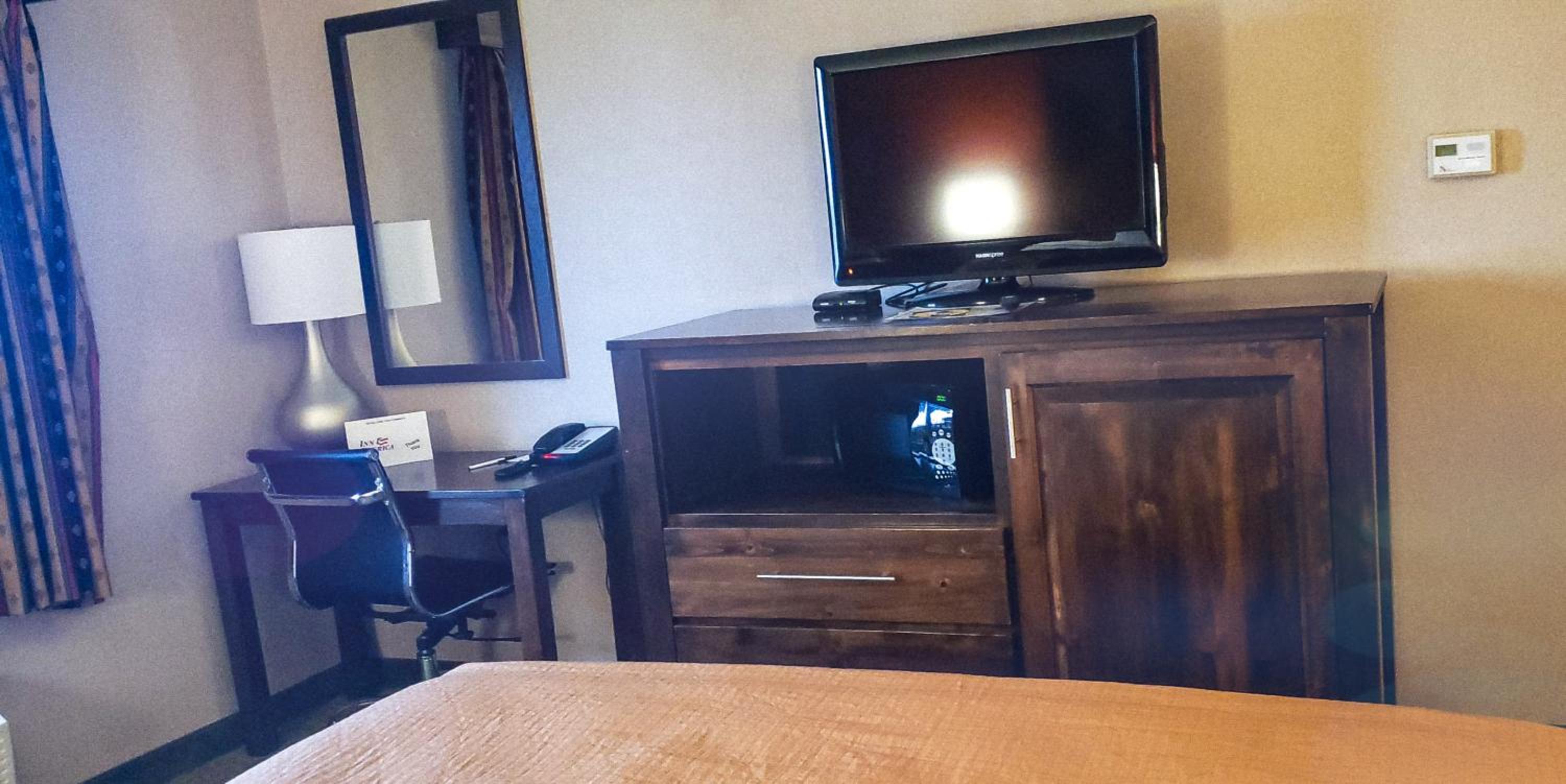 King Room - Non-Smoking - Photo 9