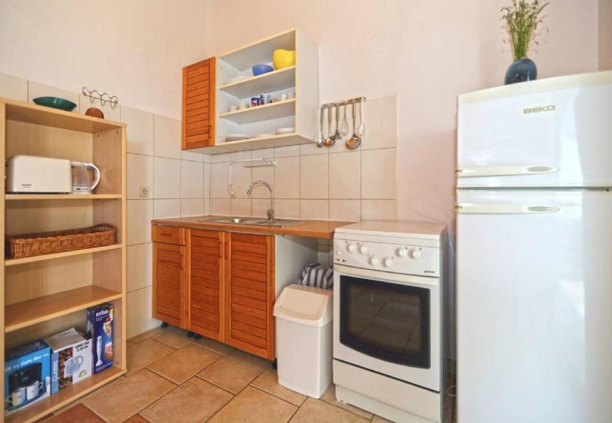 Apartment 5 photo 3