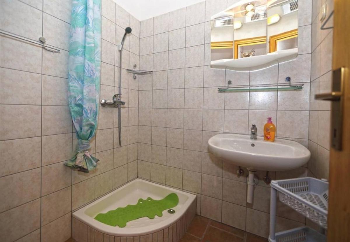 Apartment 3 photo 2