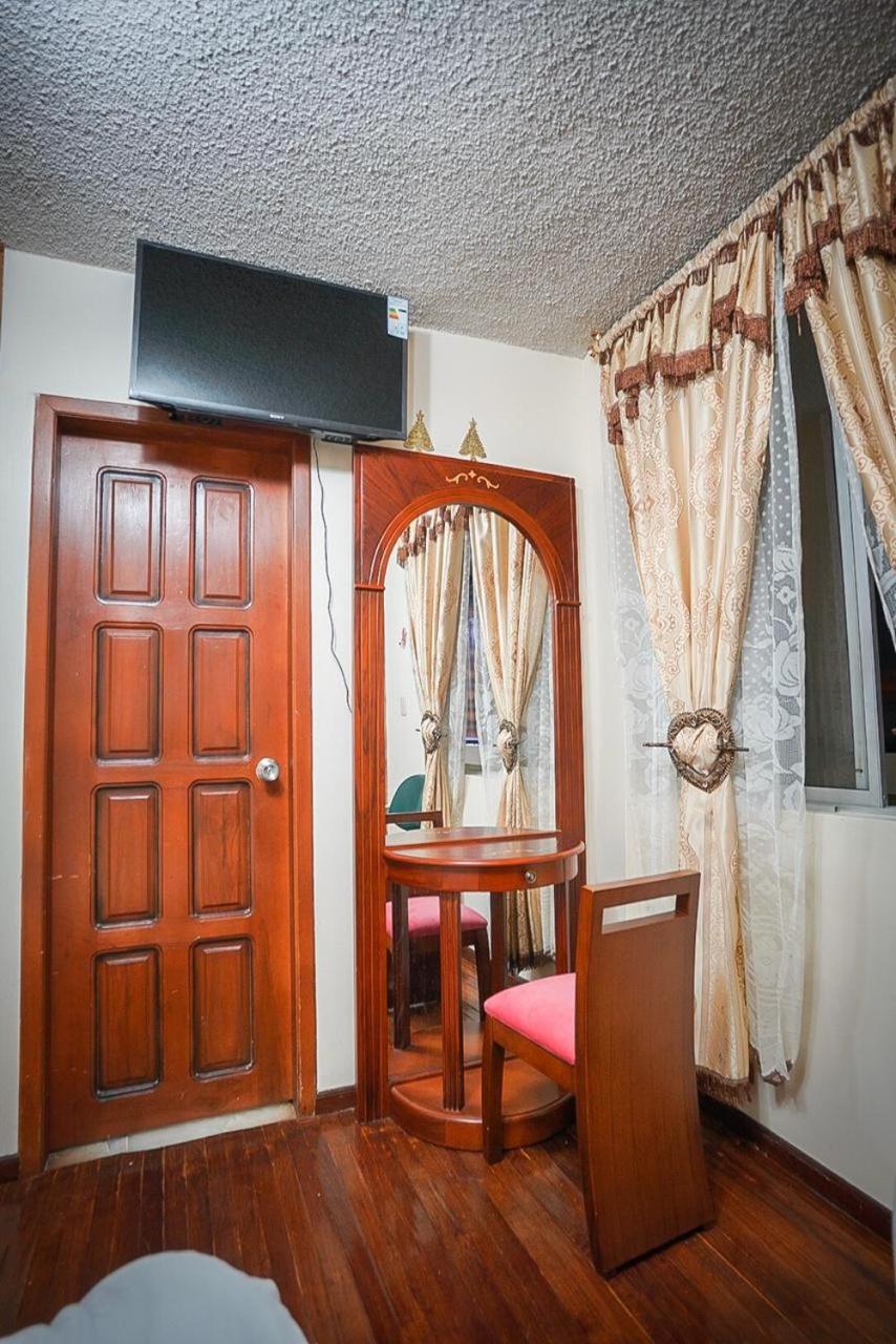 Deluxe Room with Private Bathroom photo 3