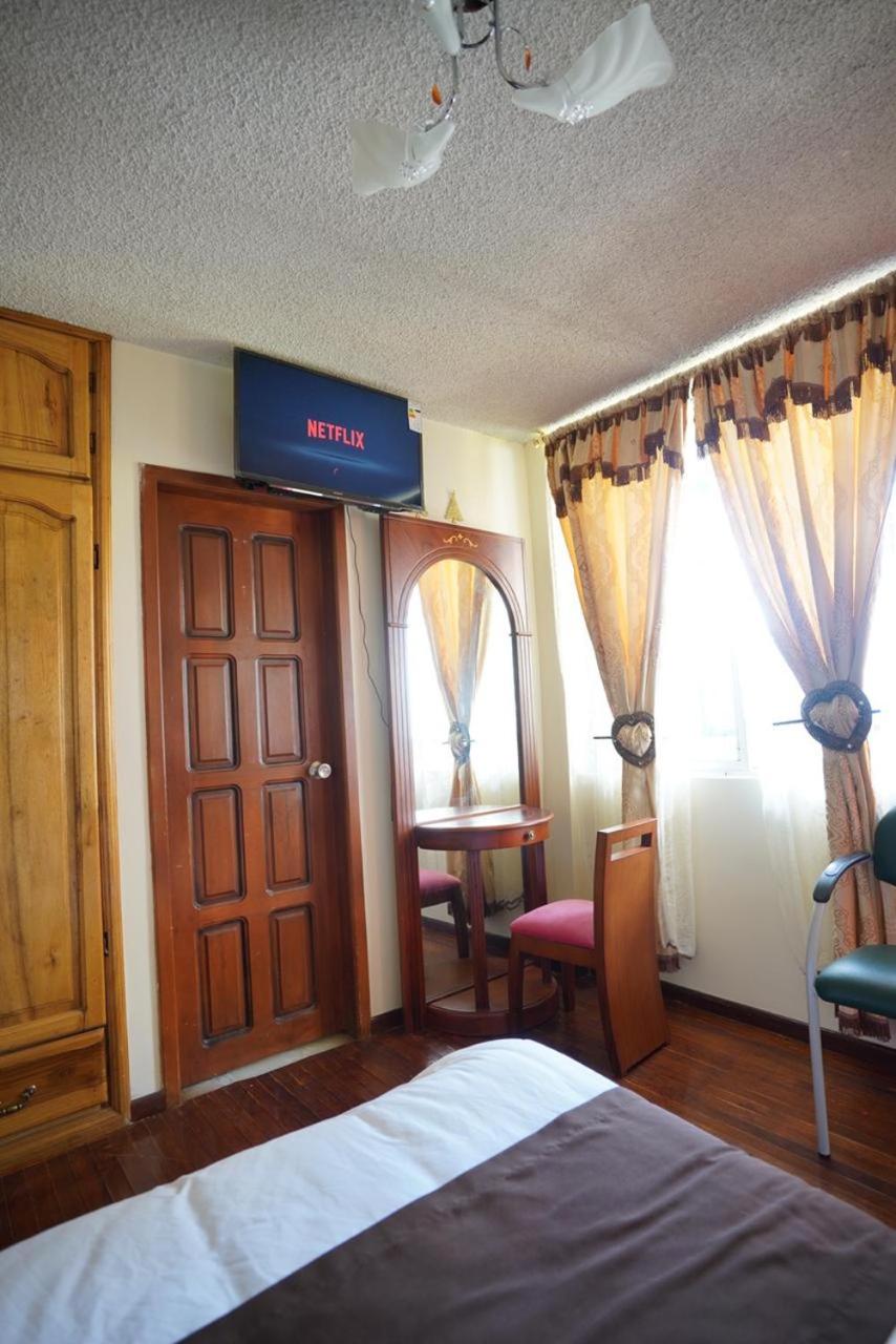 Deluxe Room with Private Bathroom photo 2