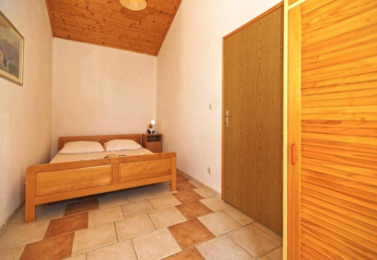 Apartment 5 photo 1