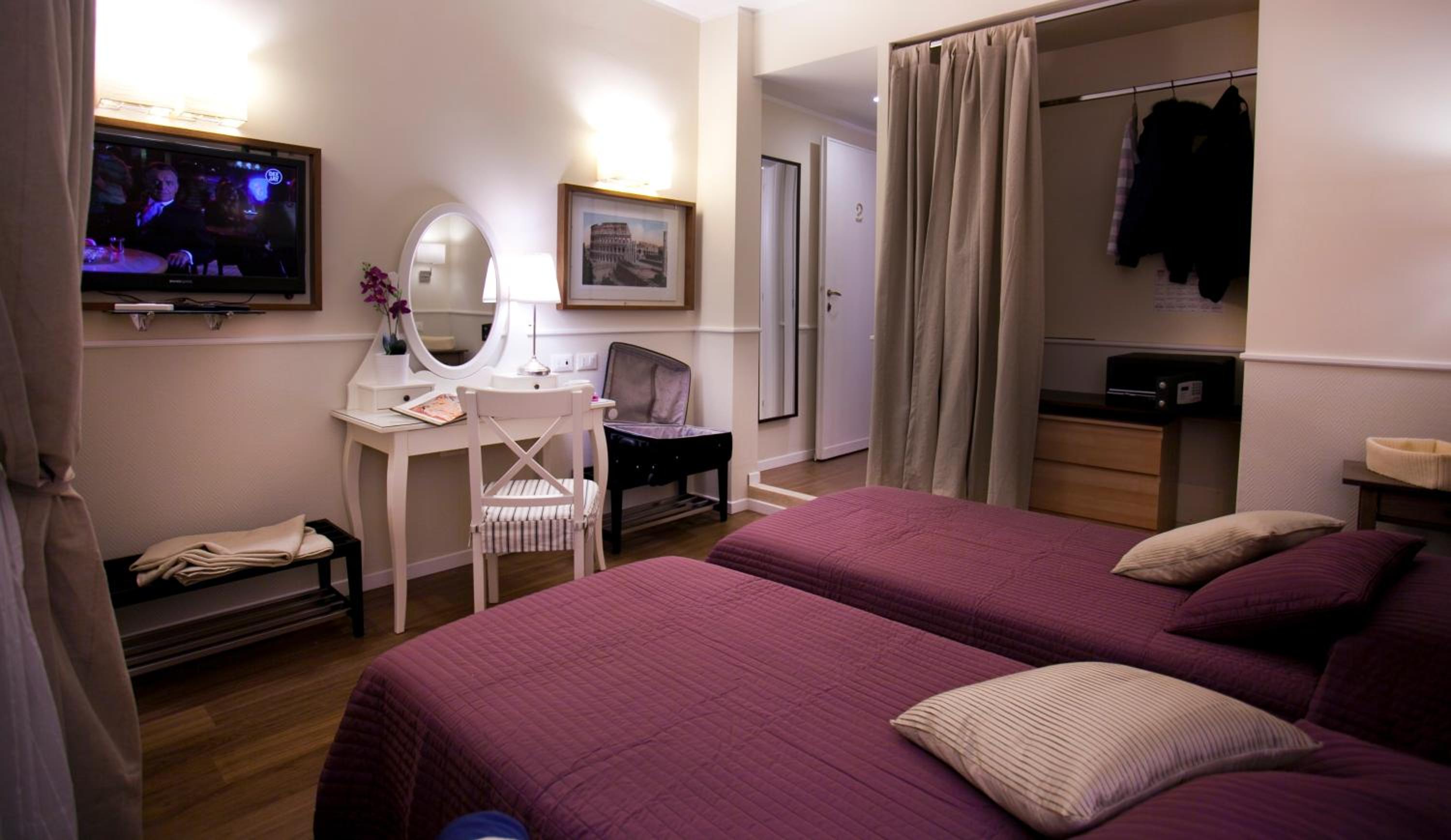 Double or Twin Room with Balcony photo 2