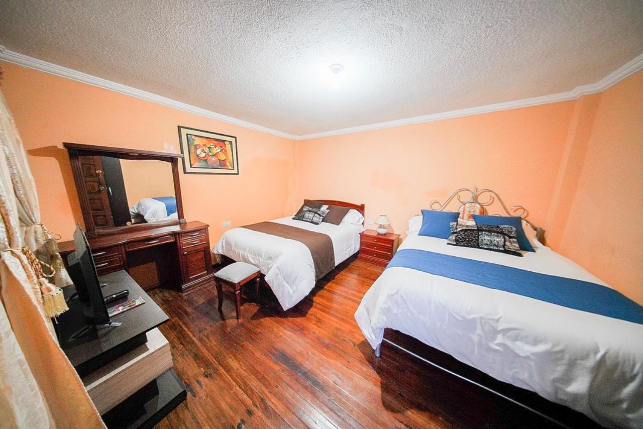 Double Room with Two Double Beds and Shared Bathroom photo 1