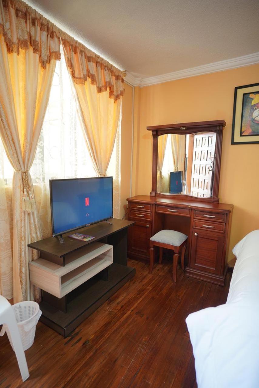 Double Room with Two Double Beds and Shared Bathroom photo 3
