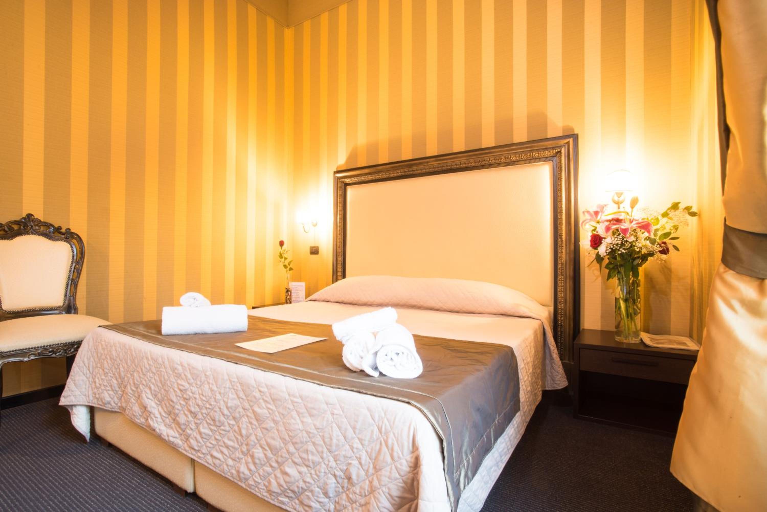 Deluxe Double or Twin Room photo 1