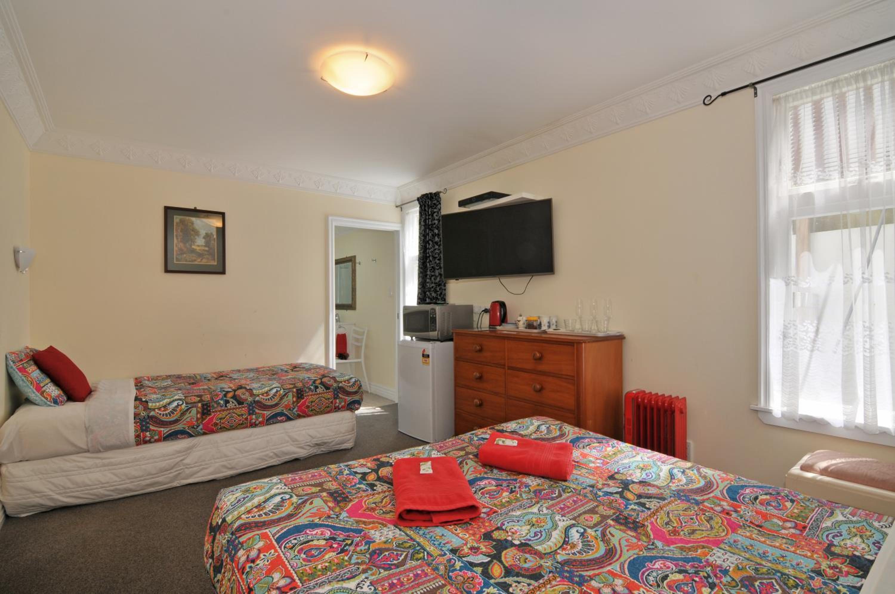 Superior Room with Private Bathroom photo 3