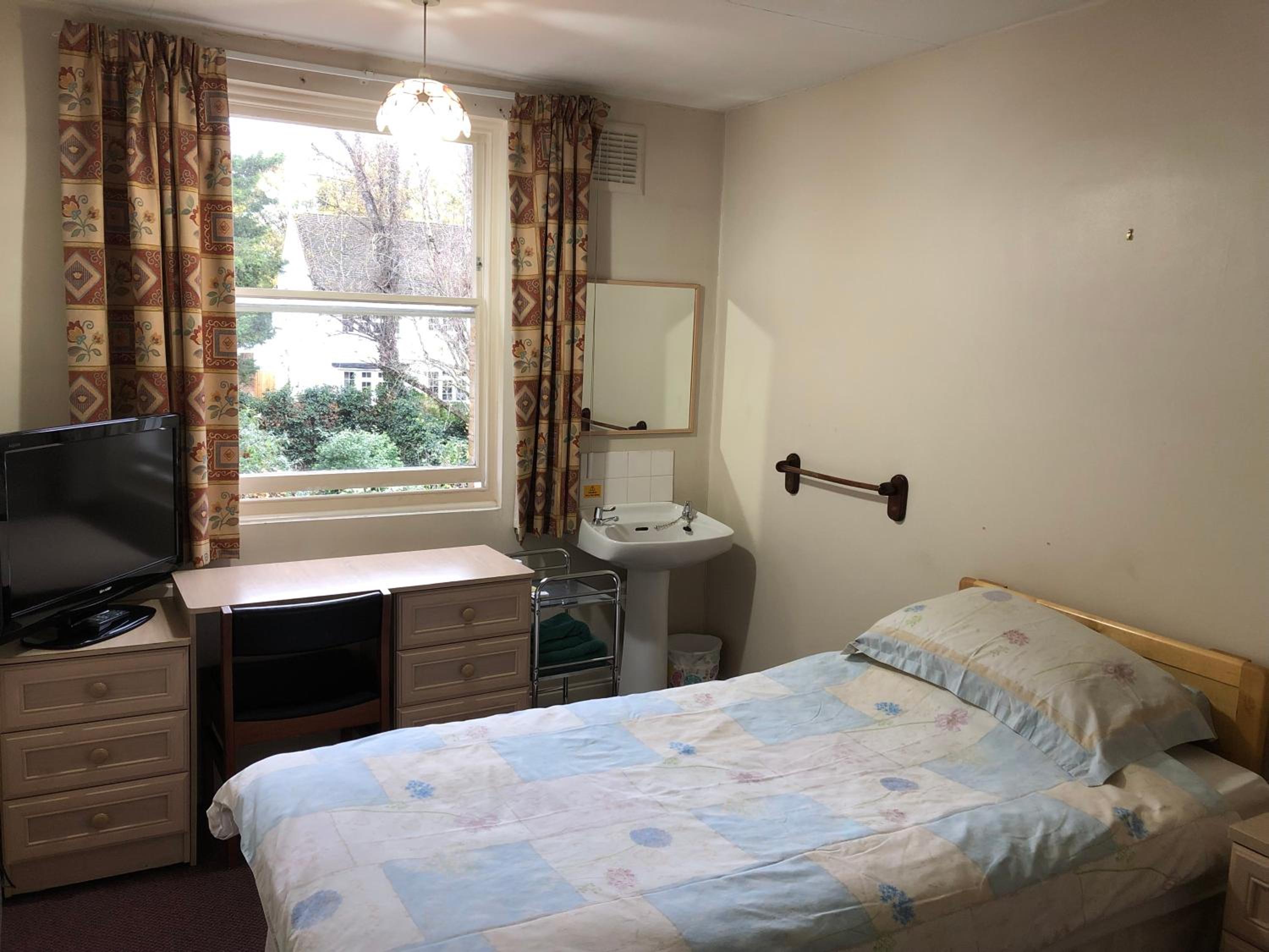 Single Room with Shared Bathroom photo 2