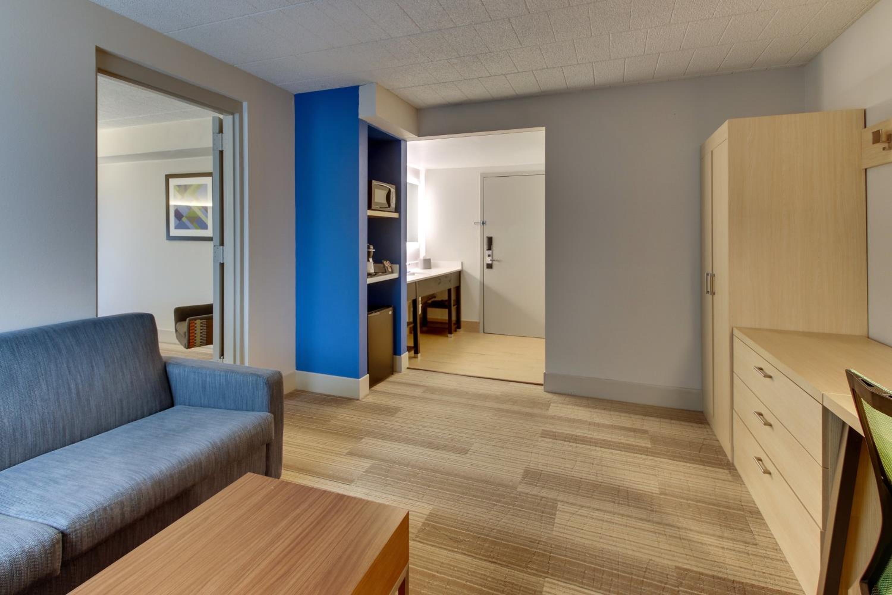 King Suite with Sofa Bed - Photo 2