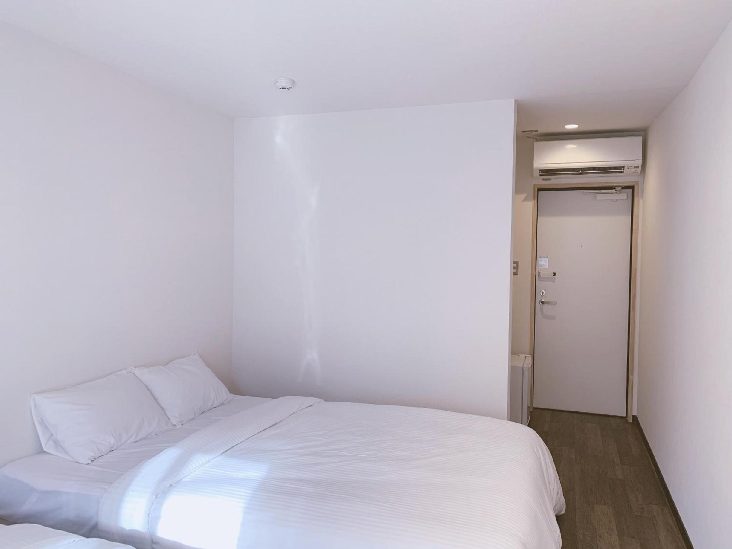 Triple Room with City View - Photo 5