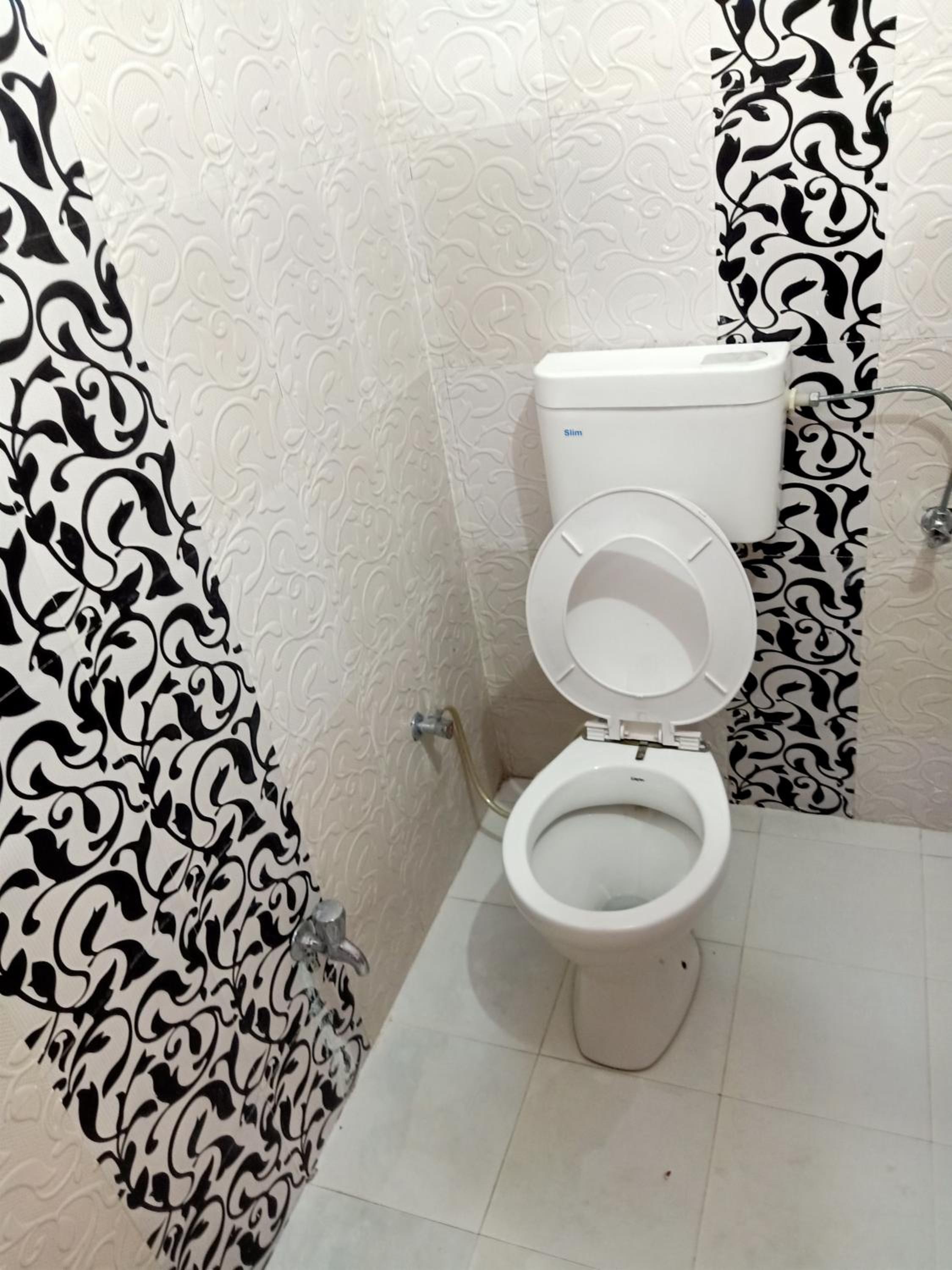 Standard King Room - Photo 9