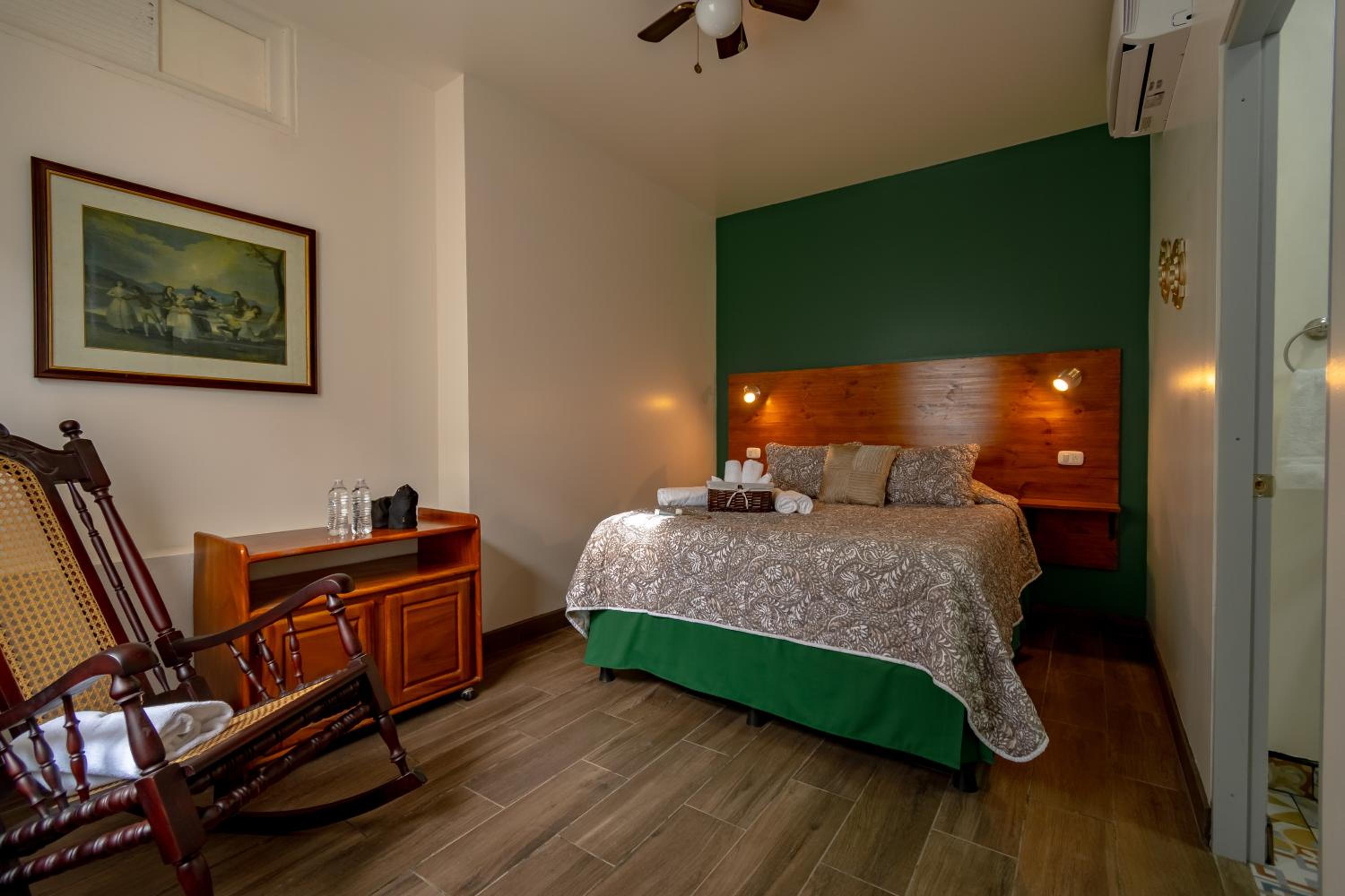 Deluxe Queen Room