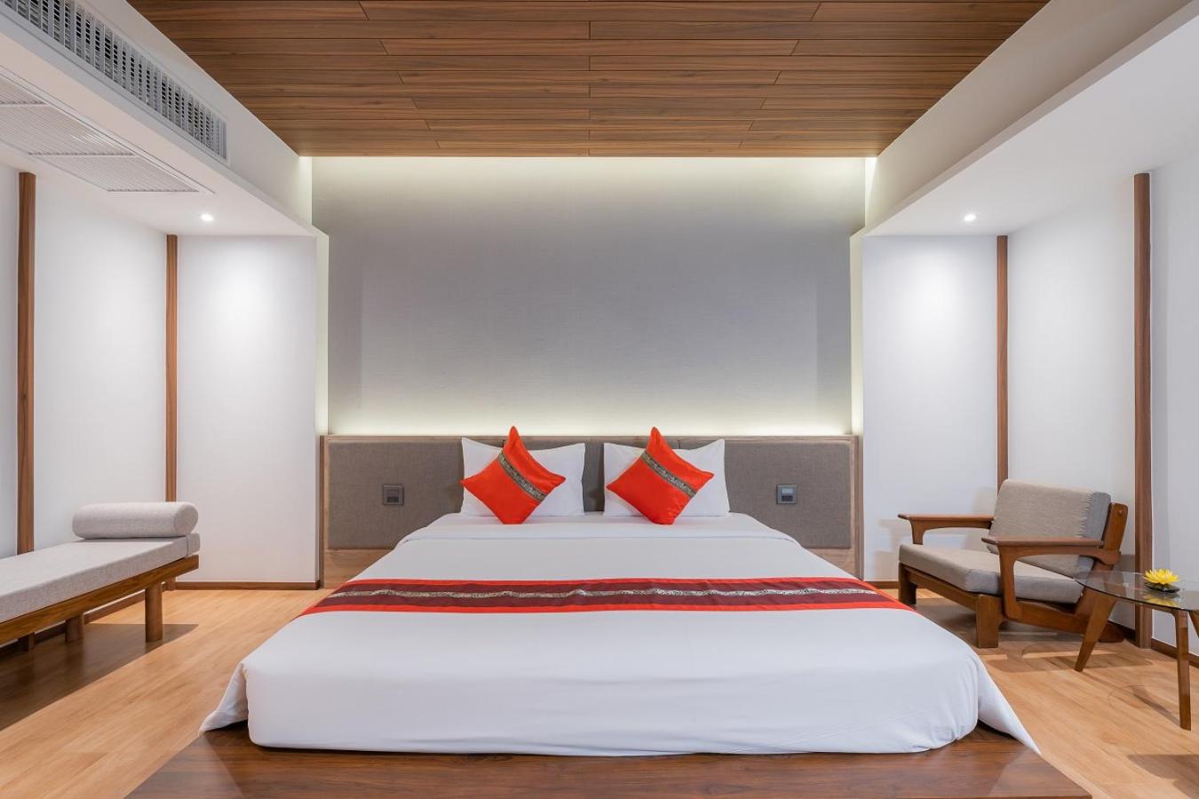 Superior Room with Bathtub photo 2