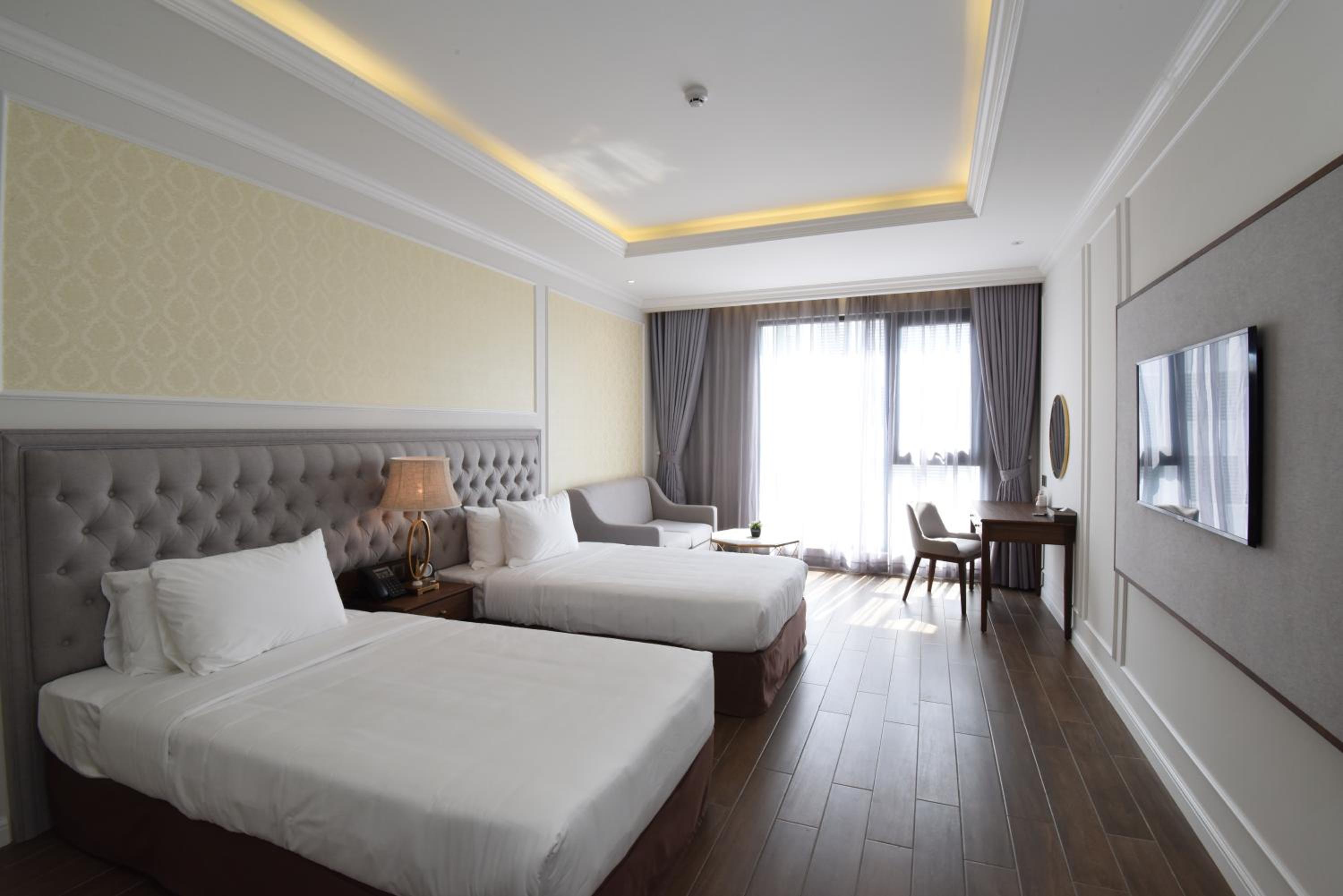 Superior Twin Room with City View - Photo 6