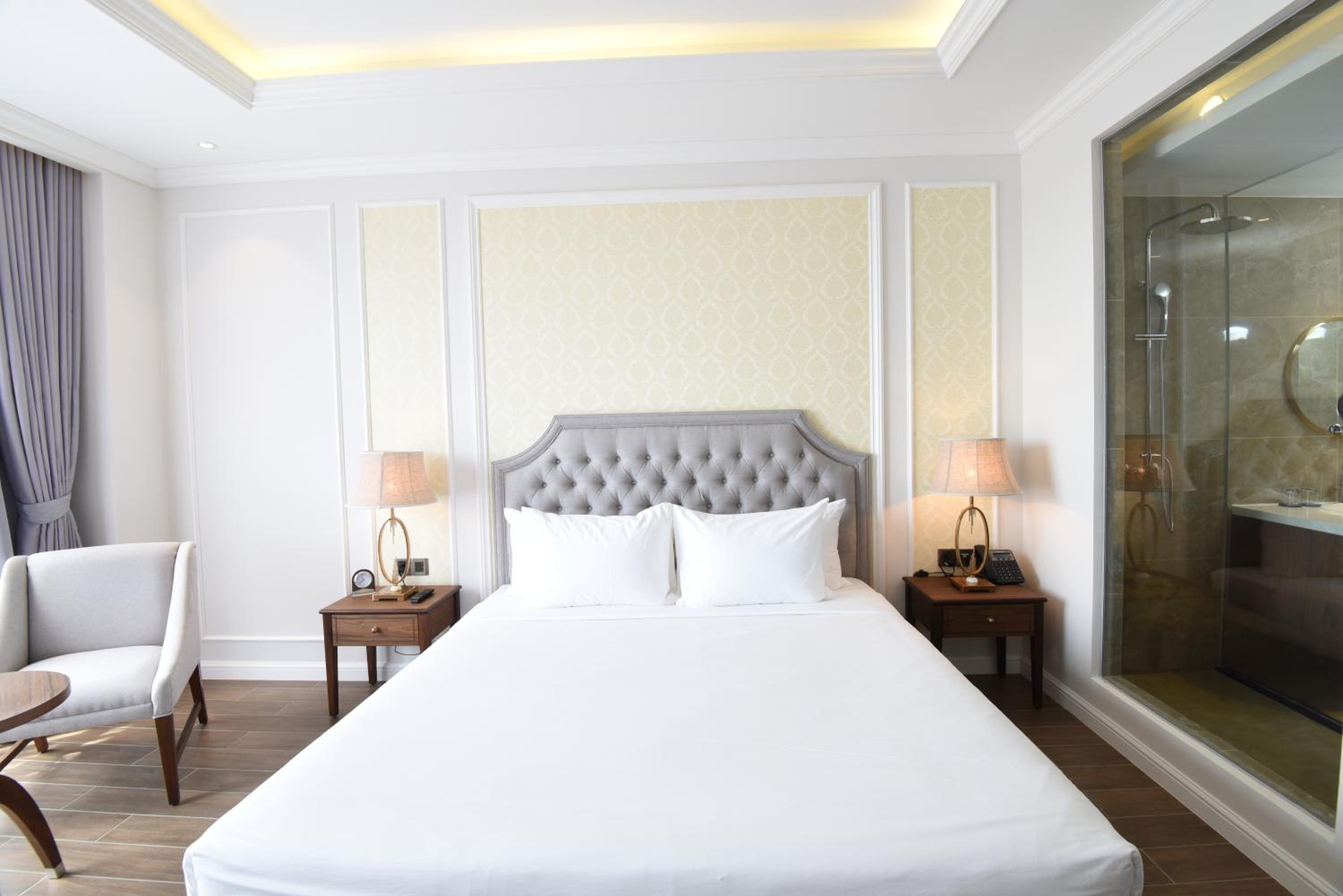 Deluxe Room (2 Adults + 1 Child)