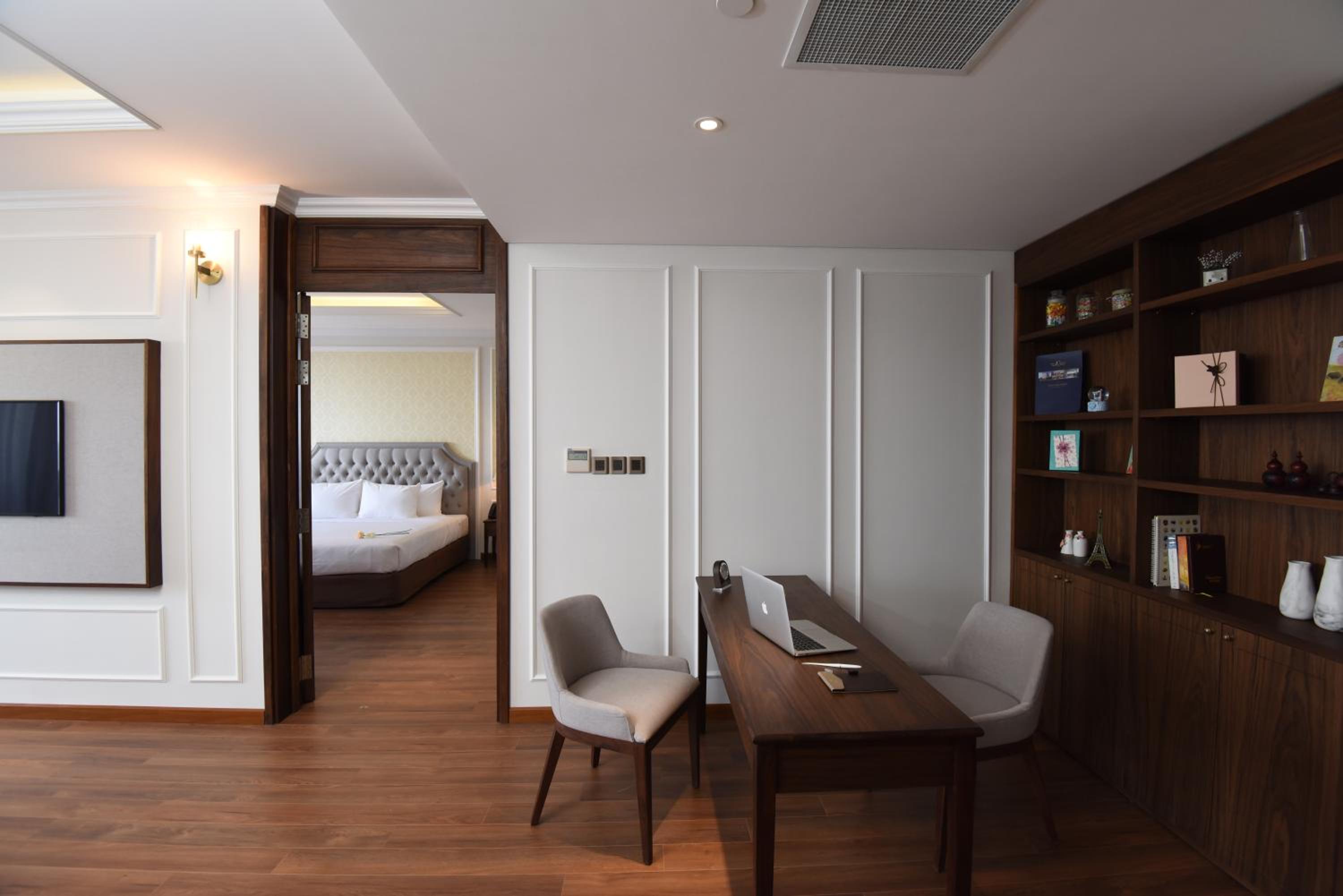 Queen Room with Balcony photo 3