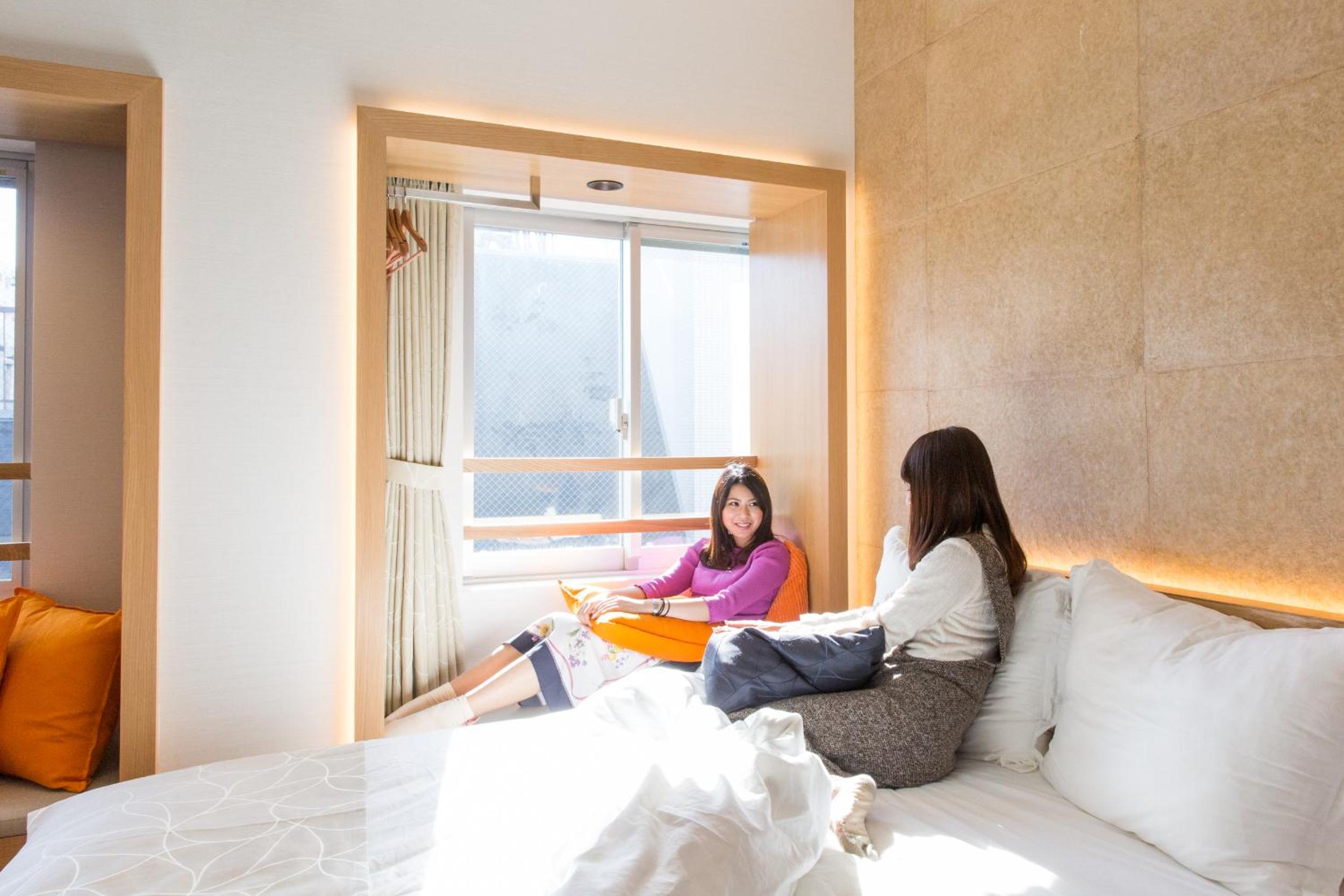 Family Room With Balcony photo 3