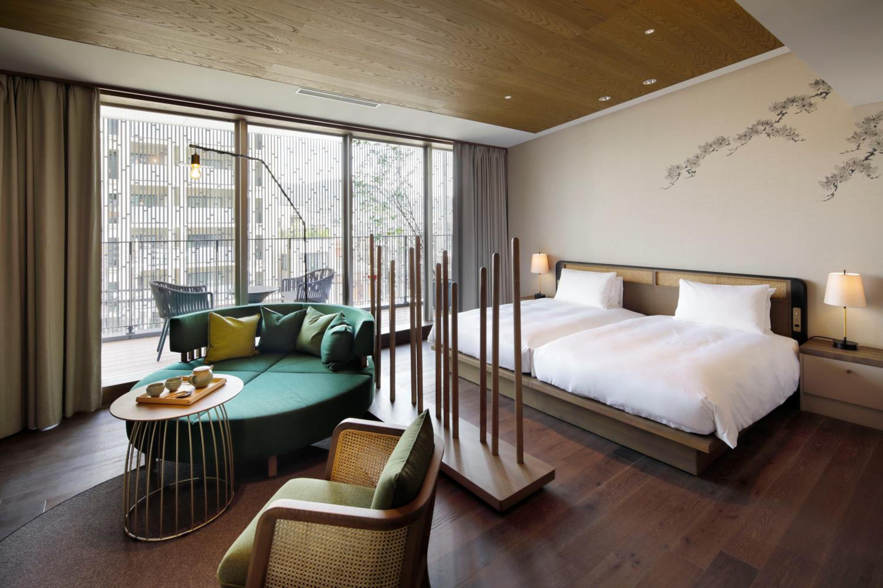 Deluxe Twin Room with Terrace with Lounge Access - Photo 11