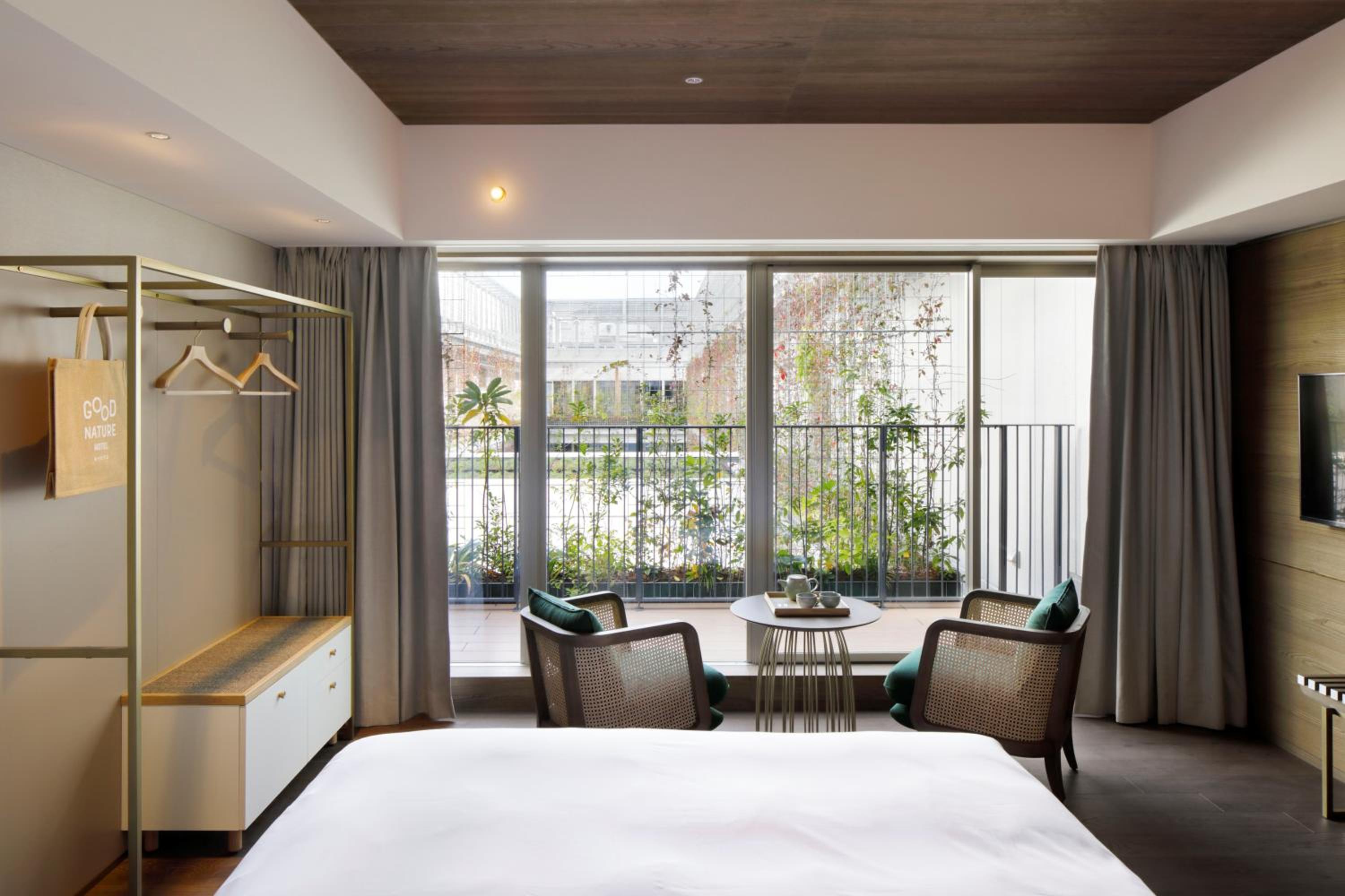 Double Room with Garden View and Terrace with Lounge Access - Photo 1