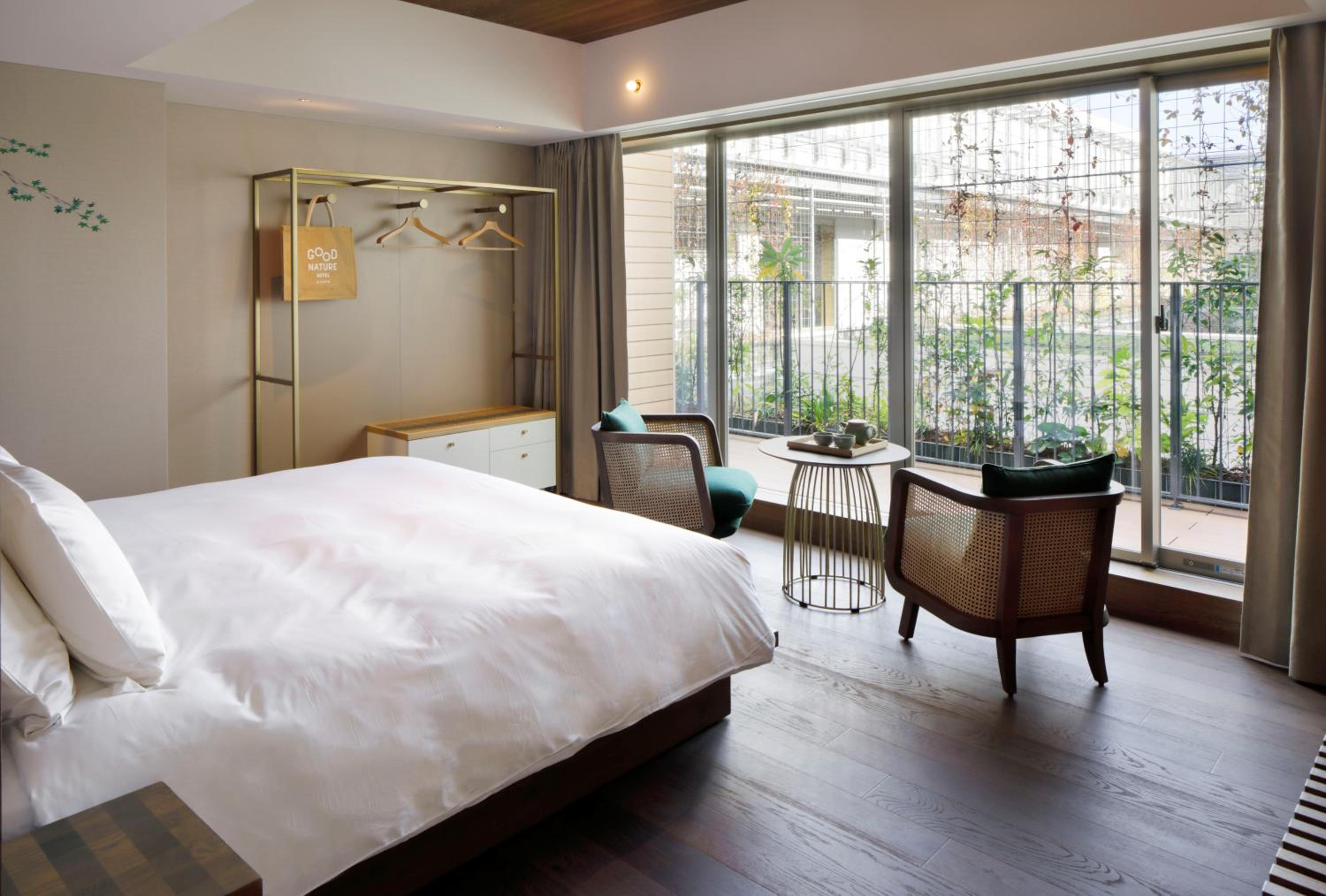 Double Room with Garden View and Terrace with Lounge Access - Photo 18