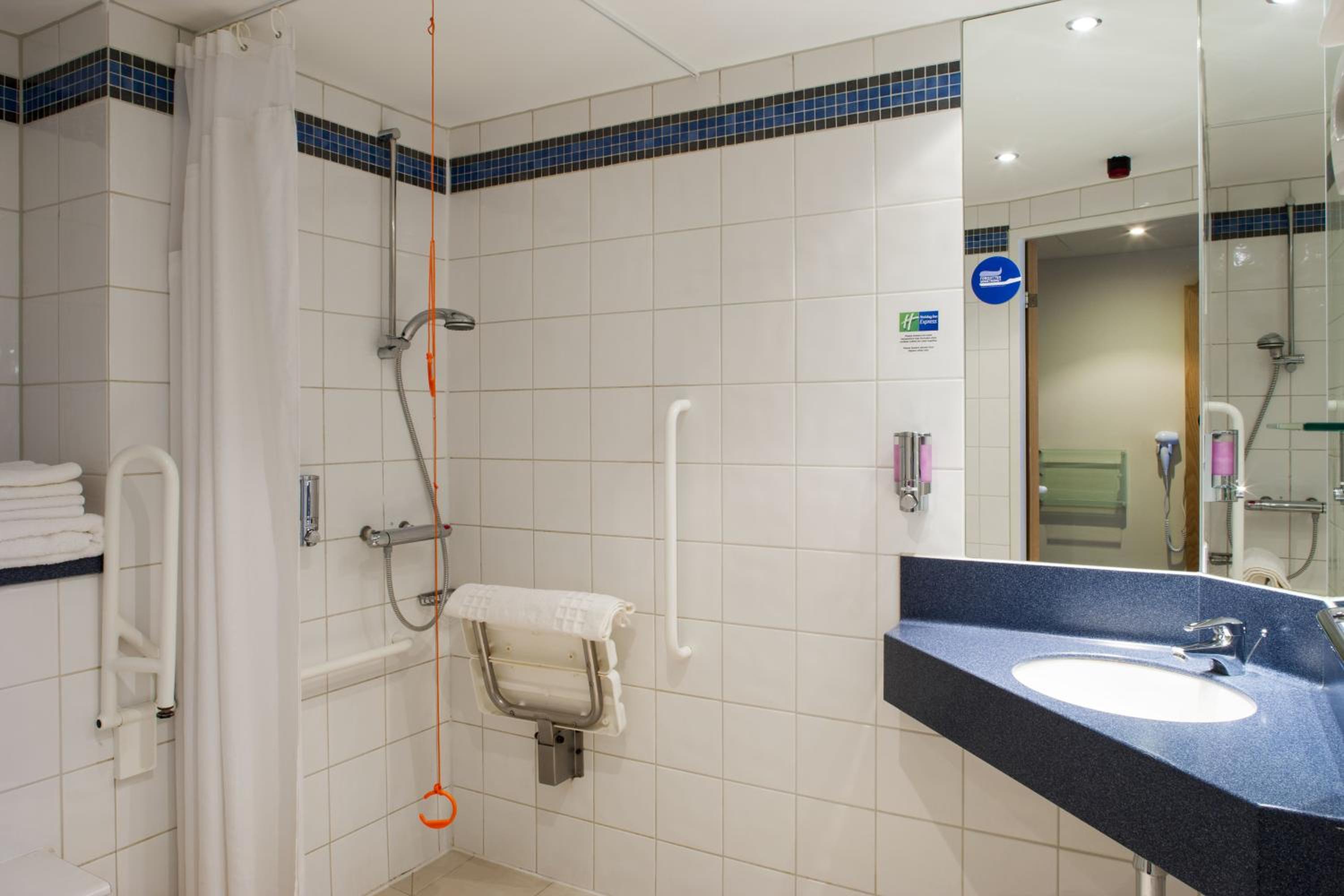 Double Room with Free Hot Breakfast - Accessible - Photo 4