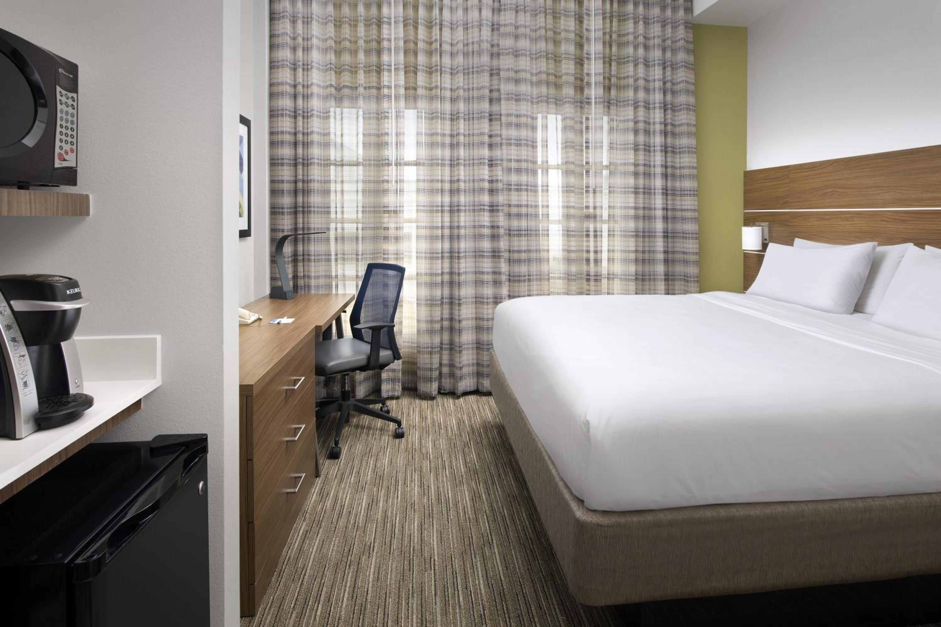 Standard King Room - Photo 3