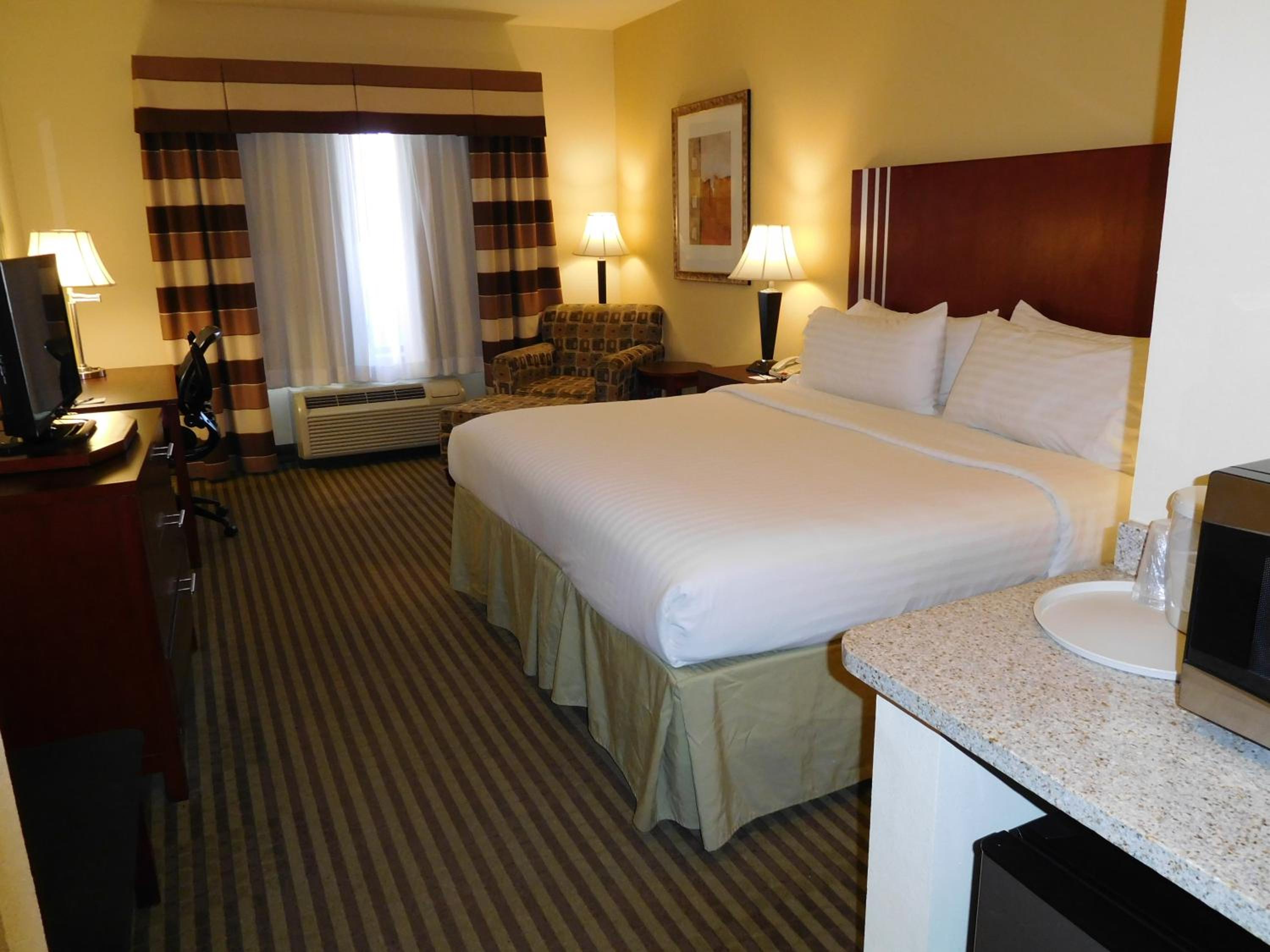 Standard King Room - Photo 4