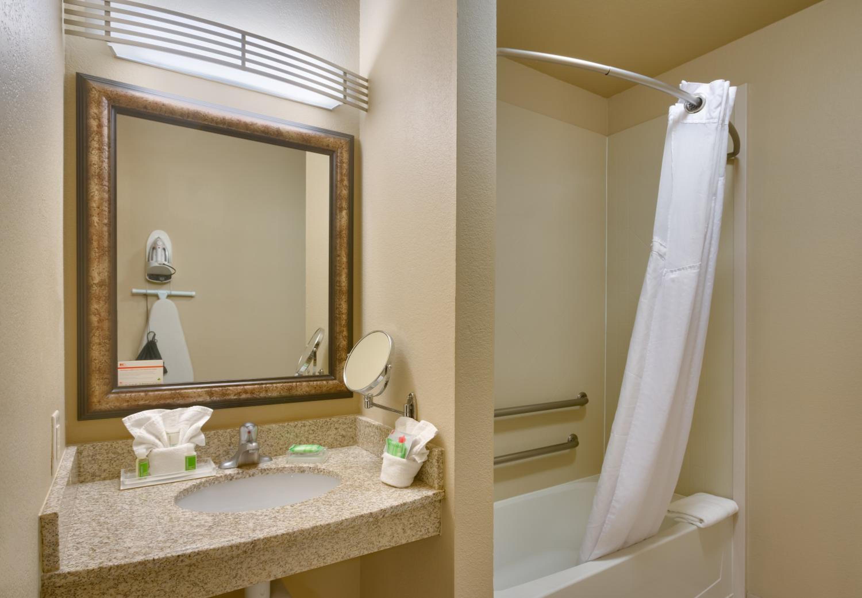 Suite - Mobility Access Tran Shower /Non-Smoking - Photo 2