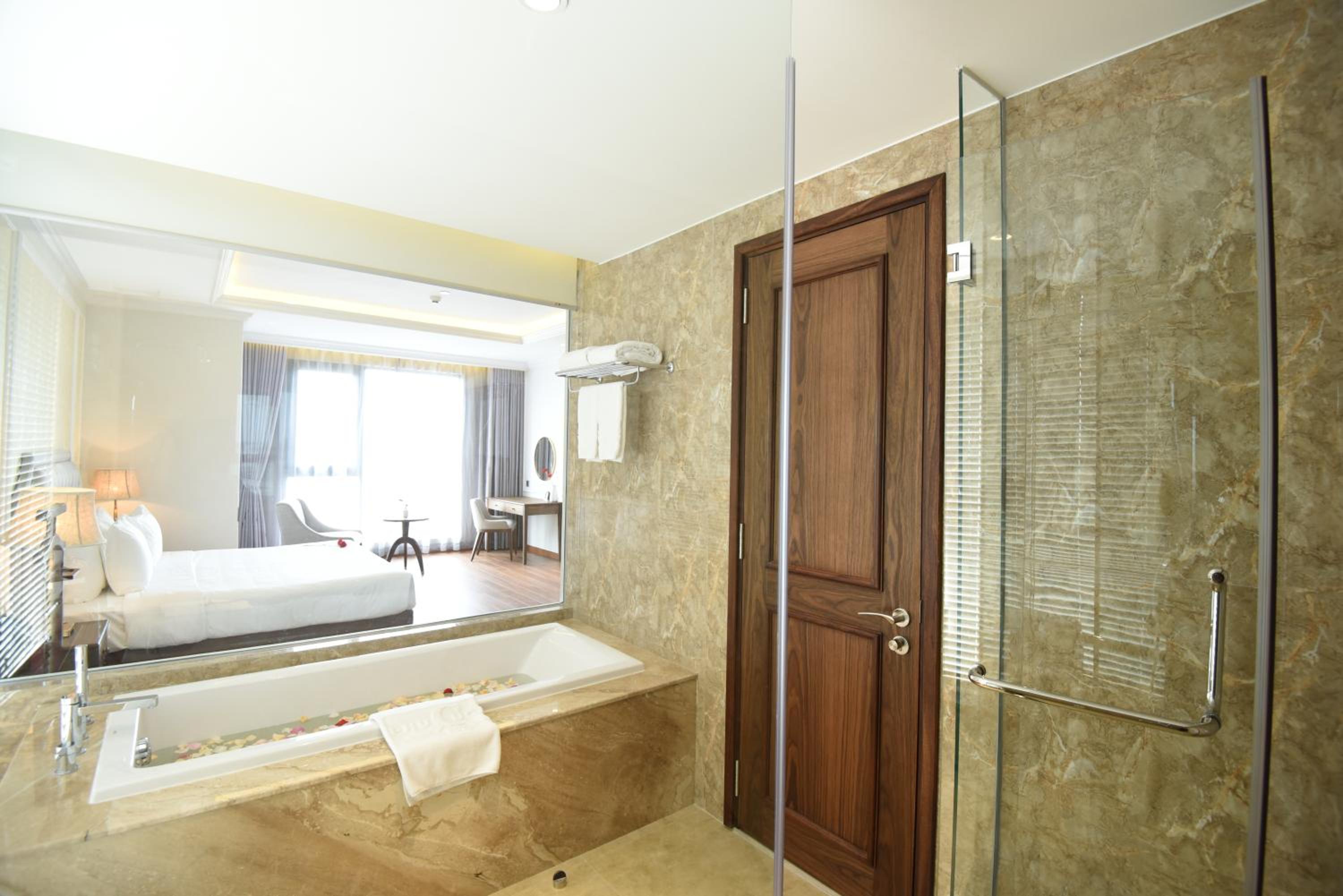King Suite photo 2