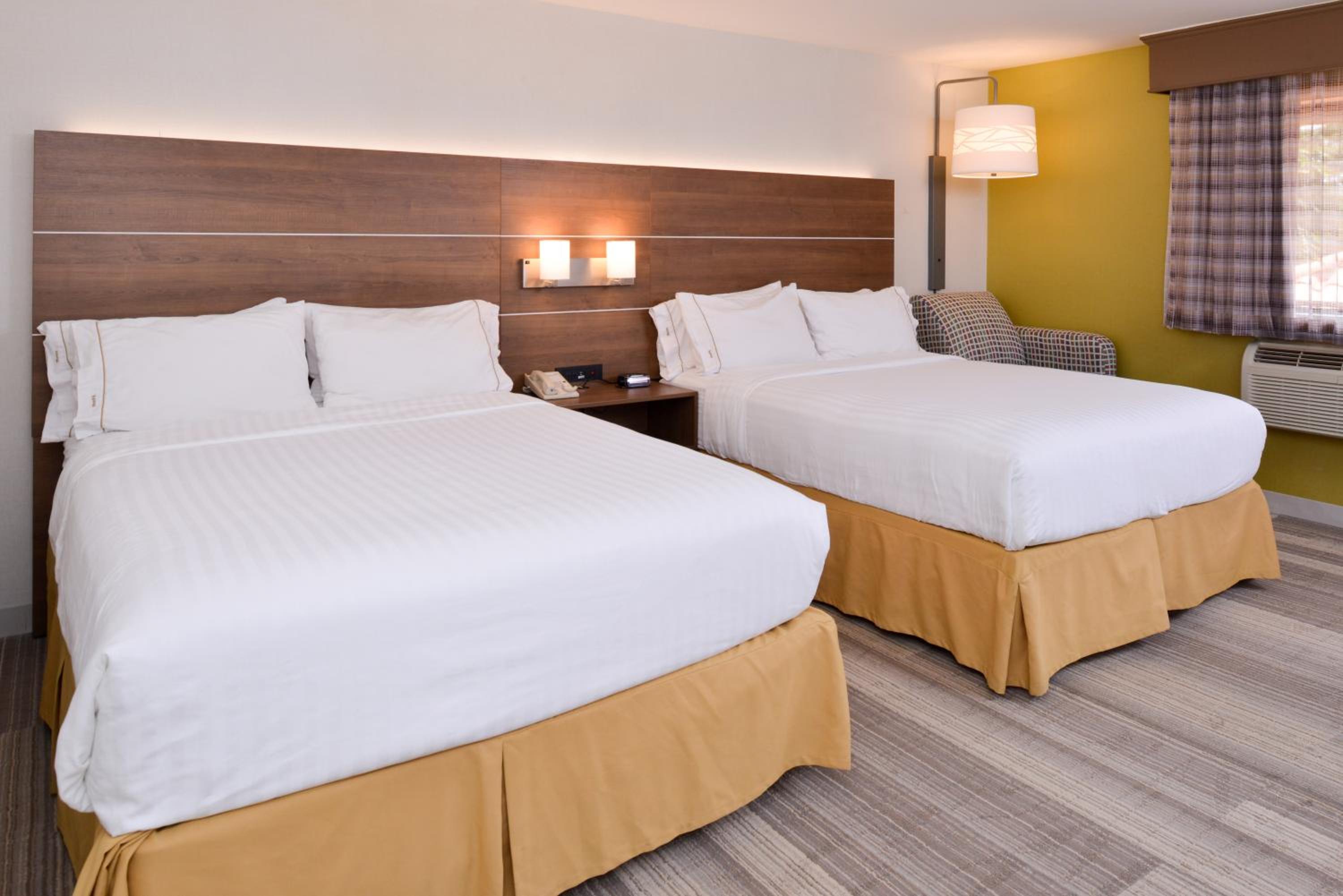 Queen Room with Two Queen Beds - Photo 1