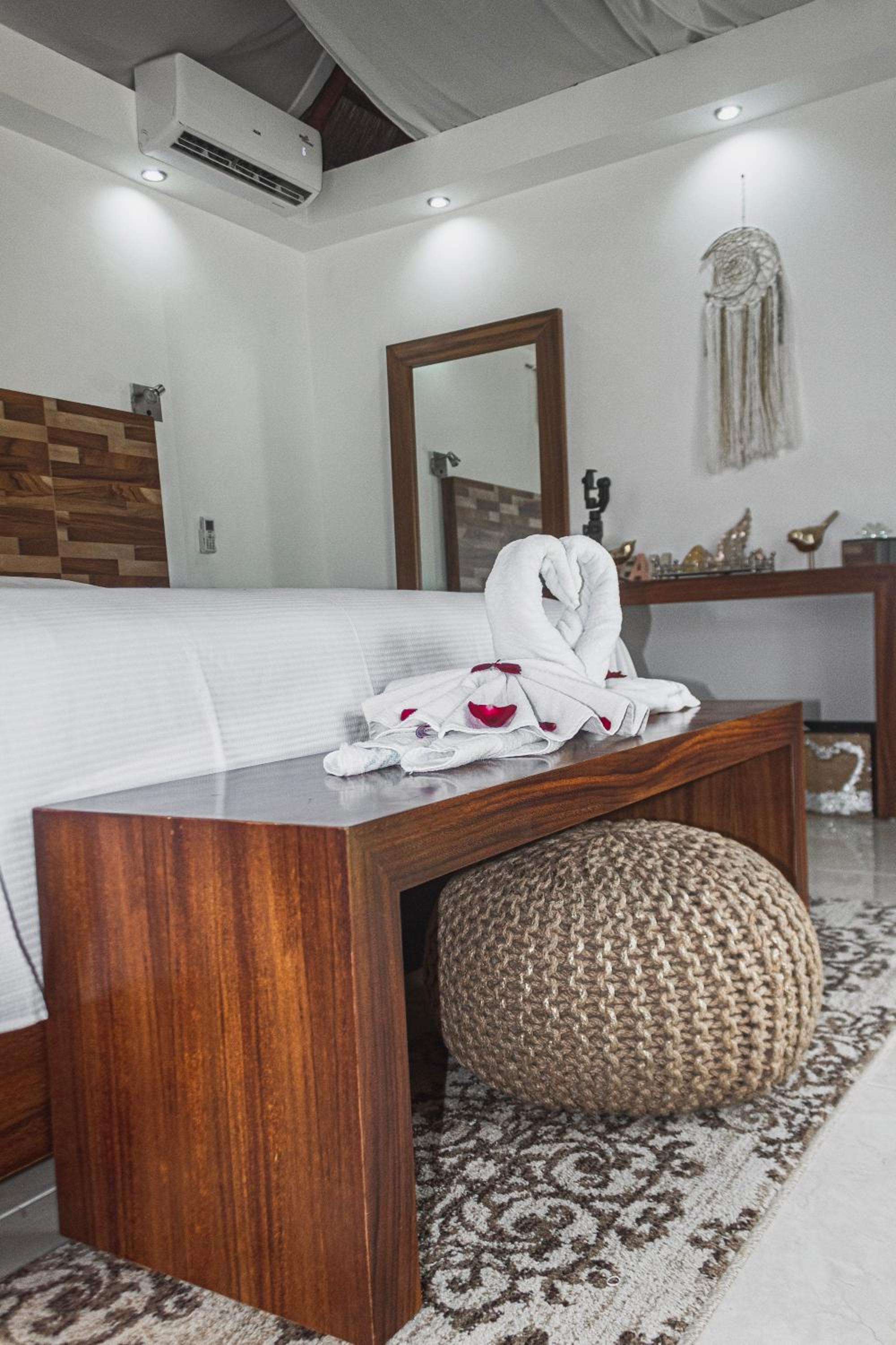 Deluxe King Room - Photo 3