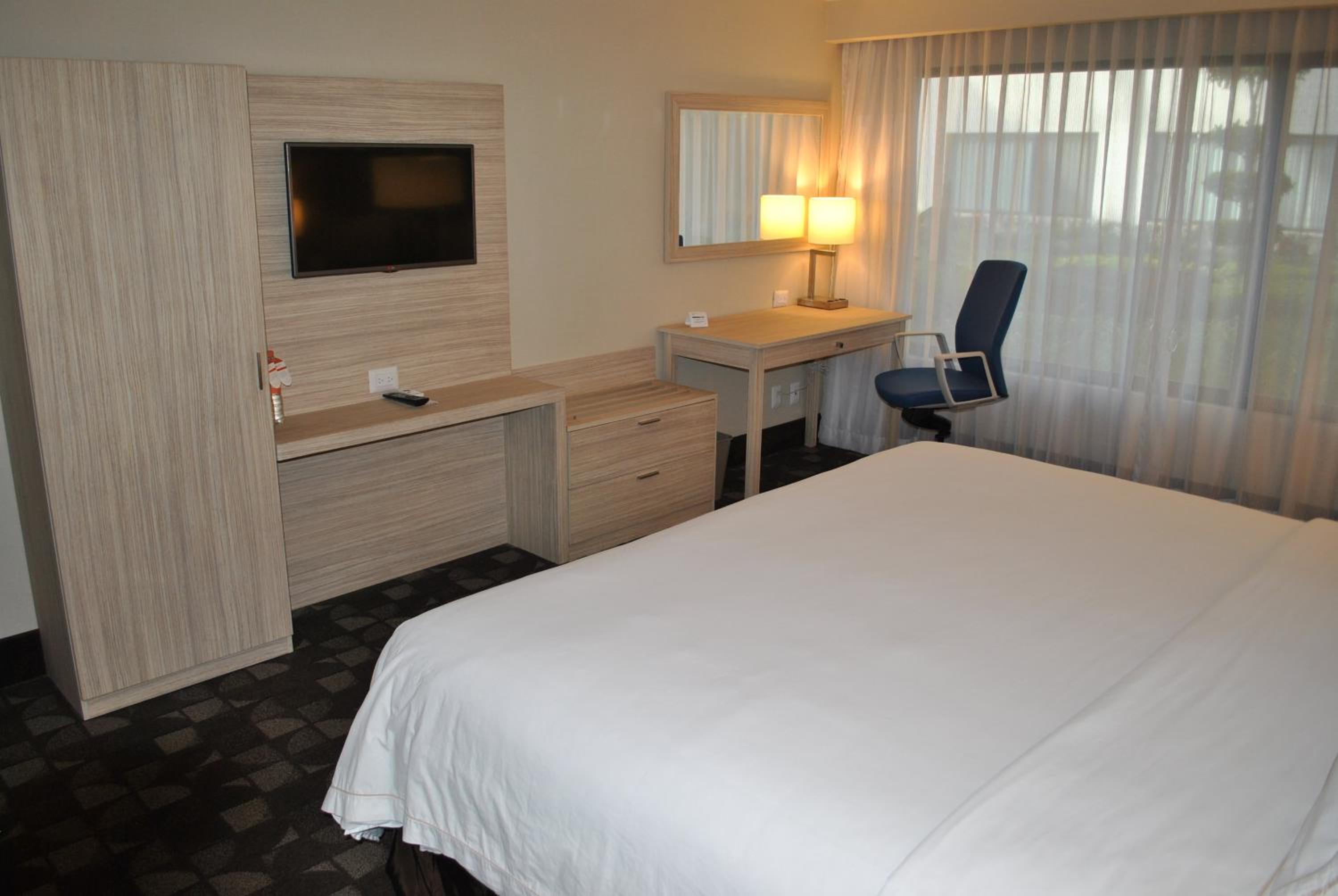 Standard King Room - Photo 3