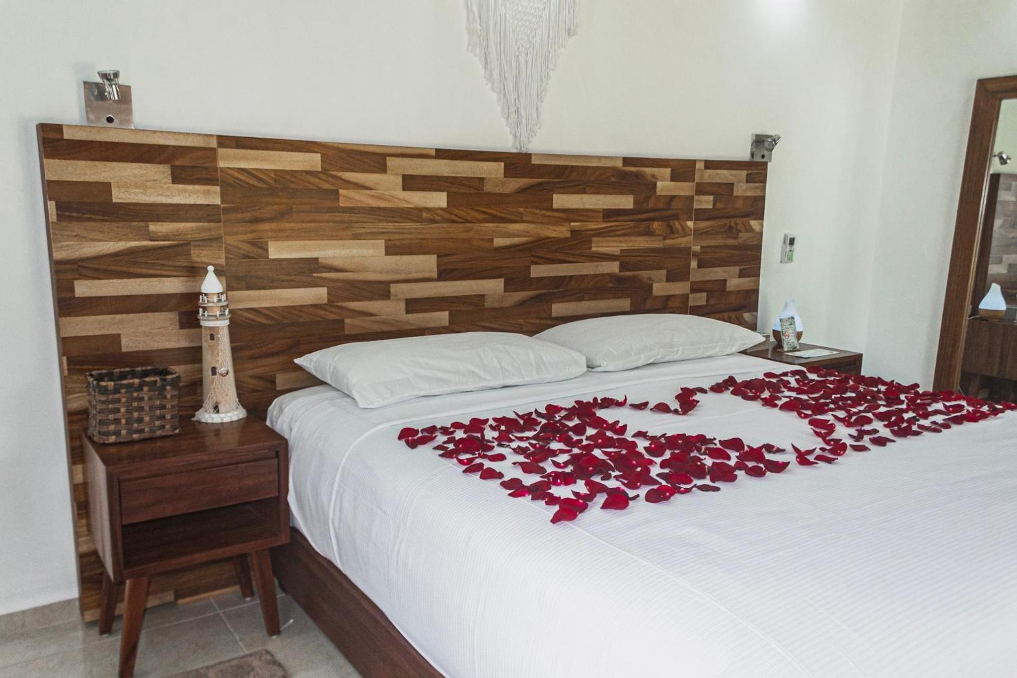 Deluxe King Room - Photo 2