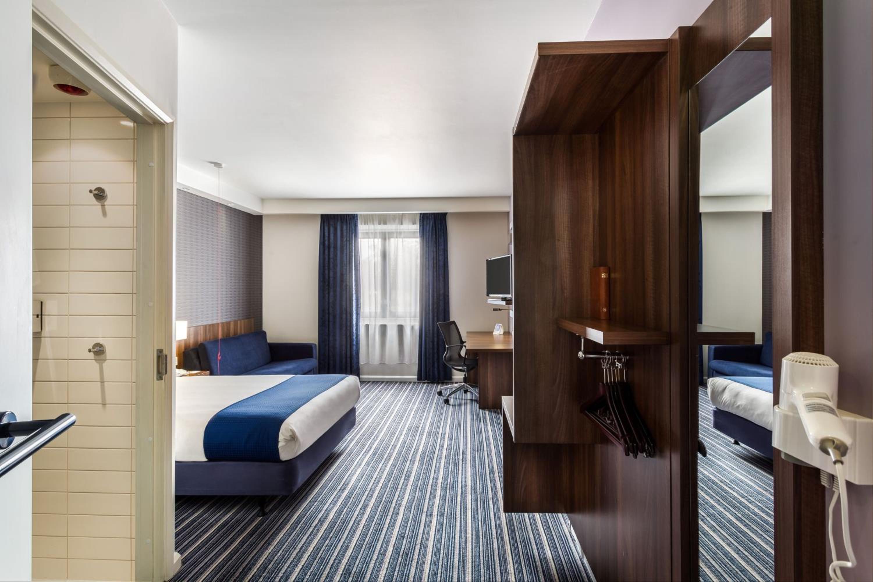 Double Room with Free Hot Breakfast - Accessible - Photo 8