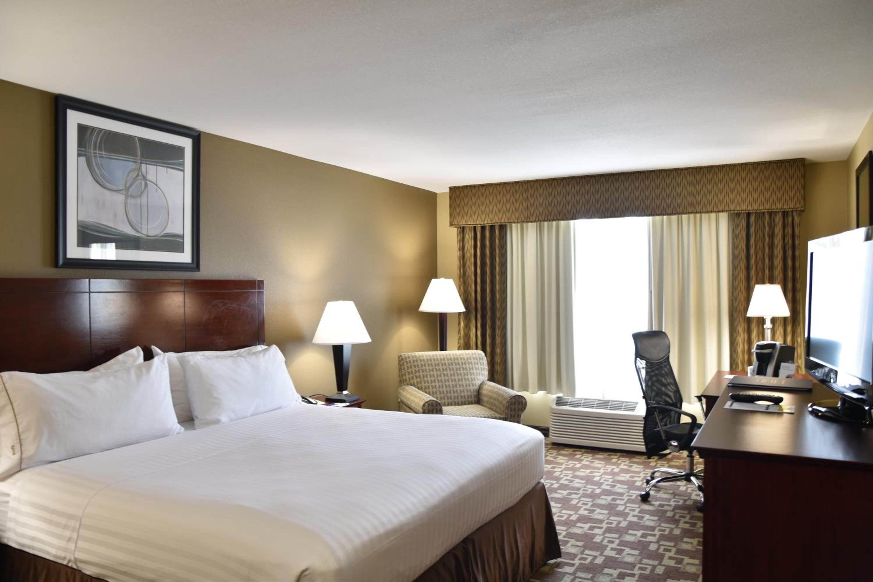 Standard King Room - Photo 3