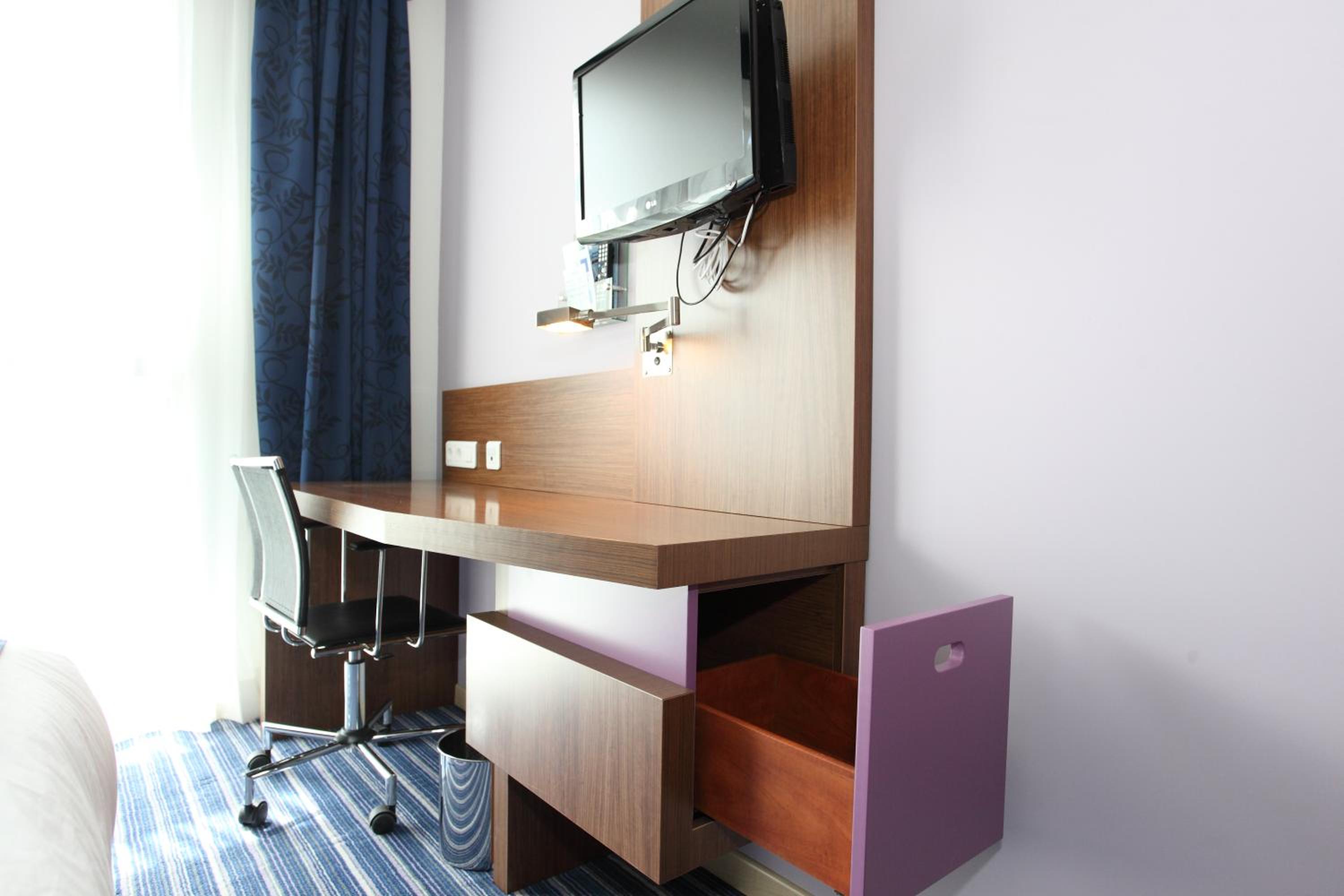 Standard Double Room with Sofa Bed - Photo 8