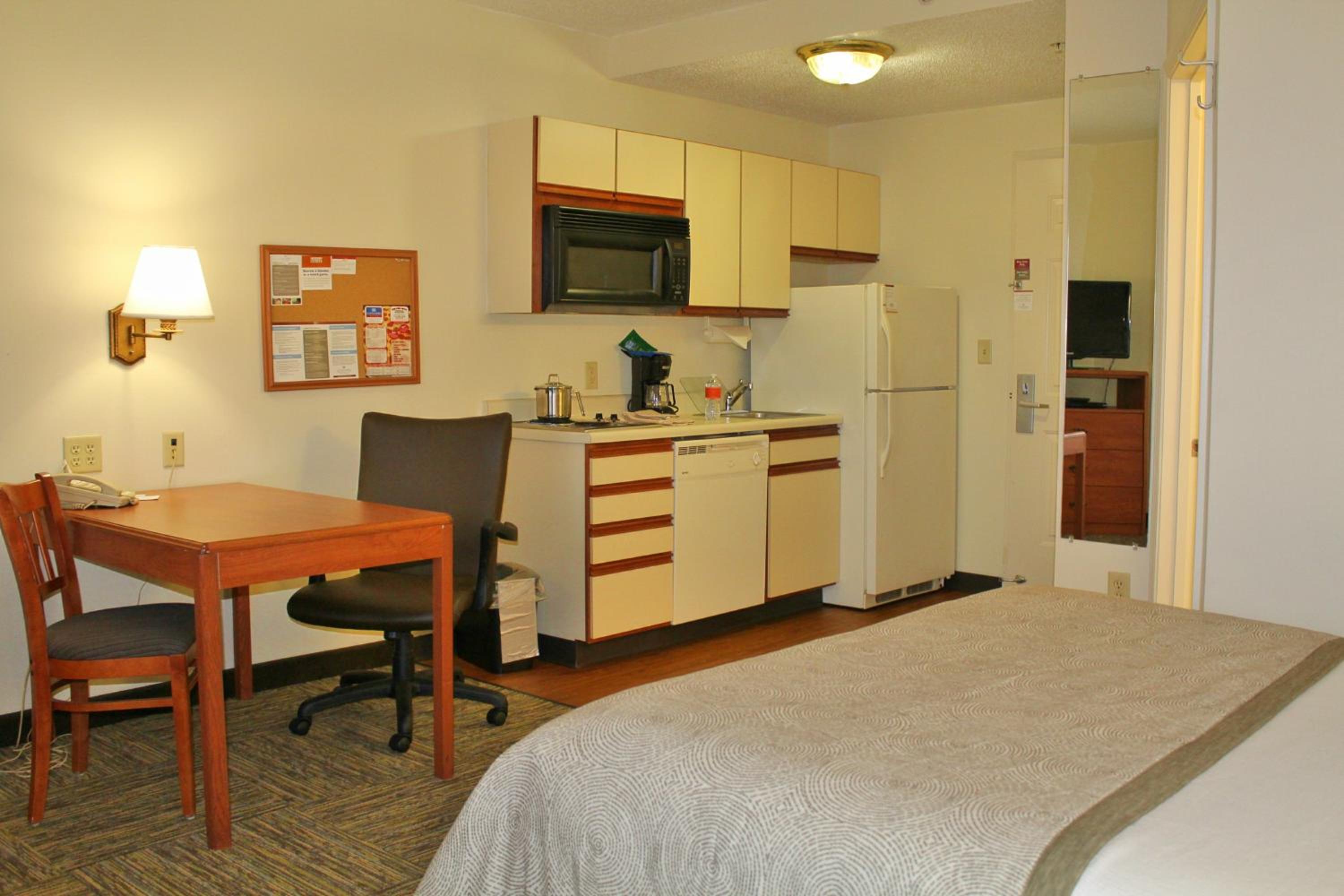 Studio Queen Suite - Photo 4