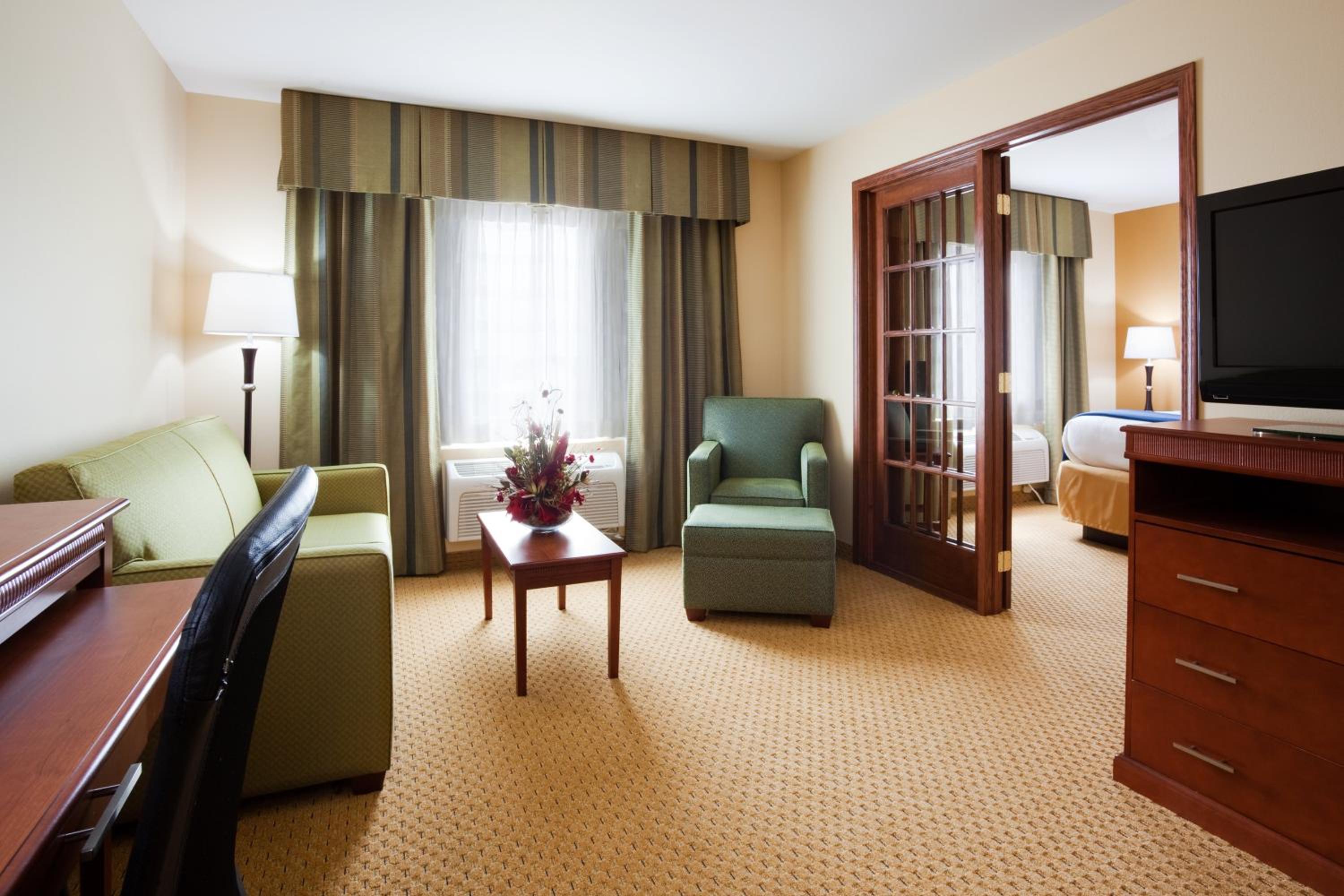 One-Bedroom King Suite with Sofa Bed - Photo 1