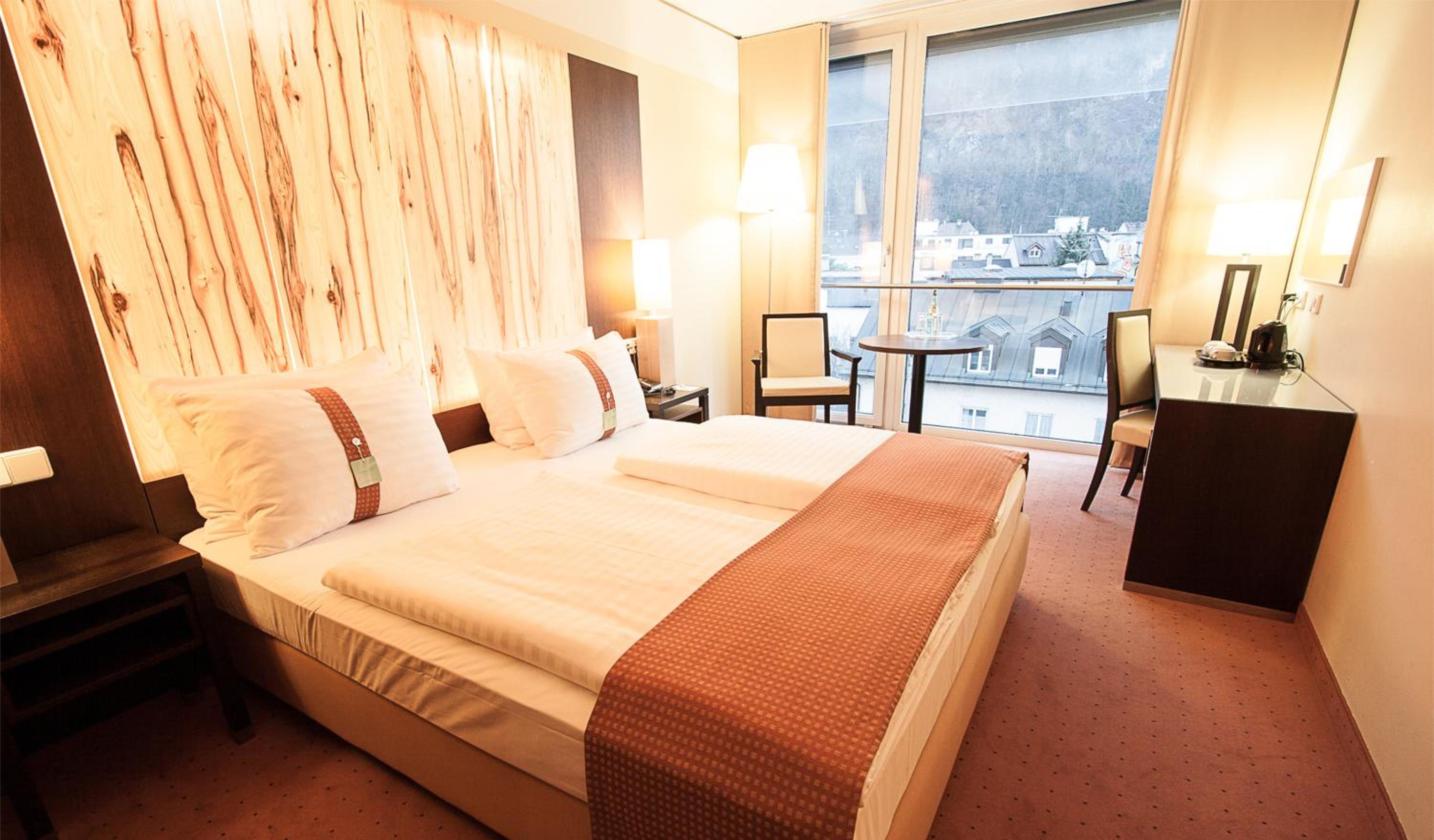 King Room with Mountain View - Non-Smoking - Photo 8