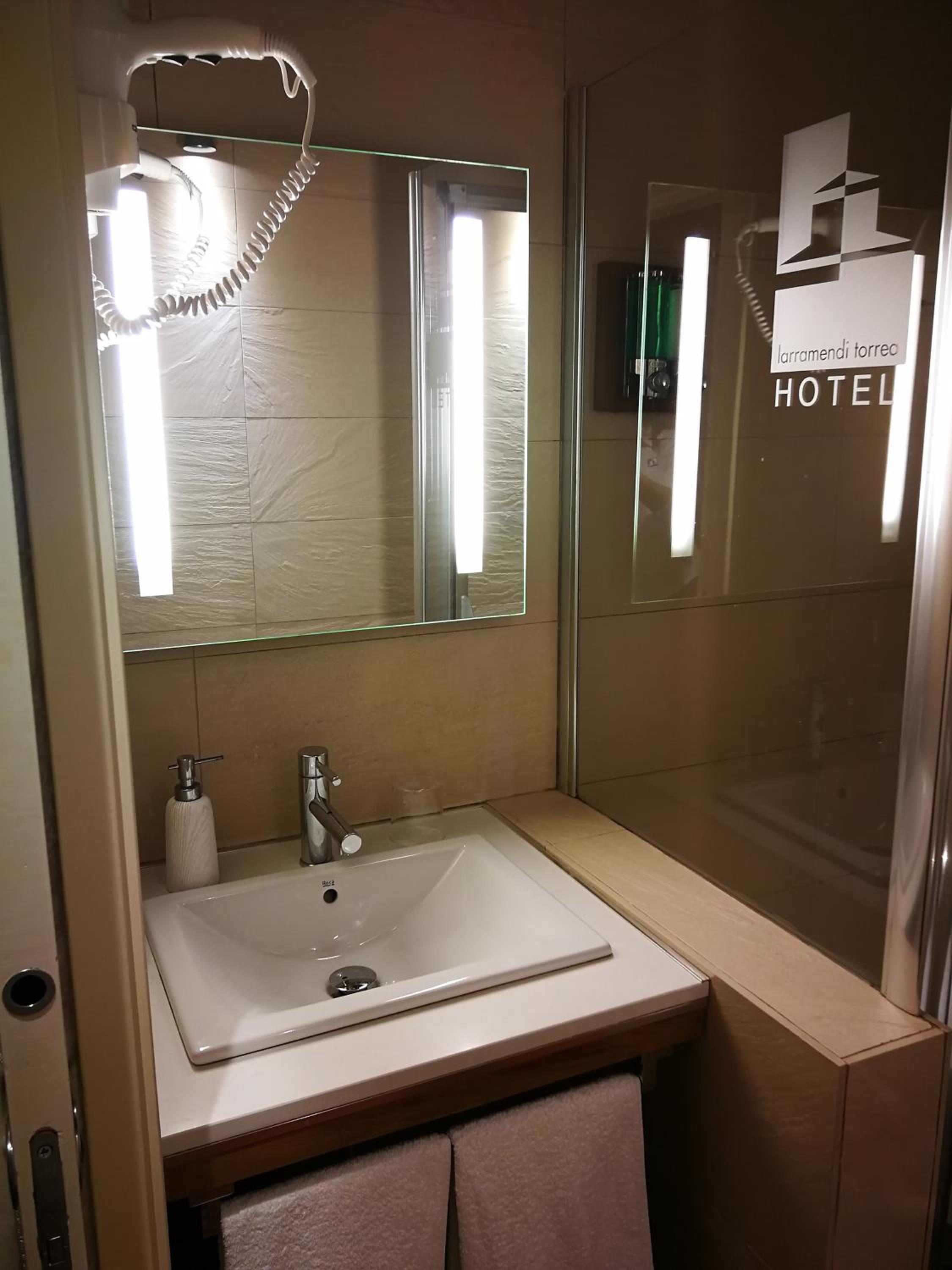 Superior Double or Twin Room - Photo 5